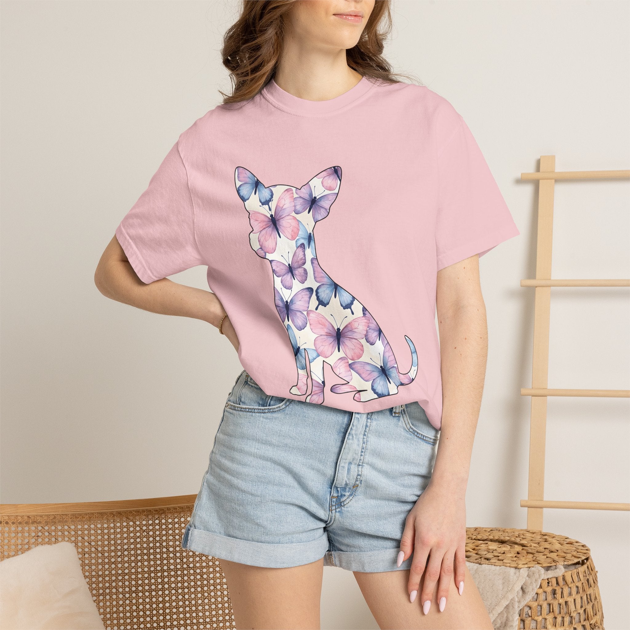 Chihuahua Butterfly Design Shirt Dog Fauna Gift Women Illustration Tee Puppy T-Shirt Dog Fan Illustrated Tshirt Wildlife Graphic Clean