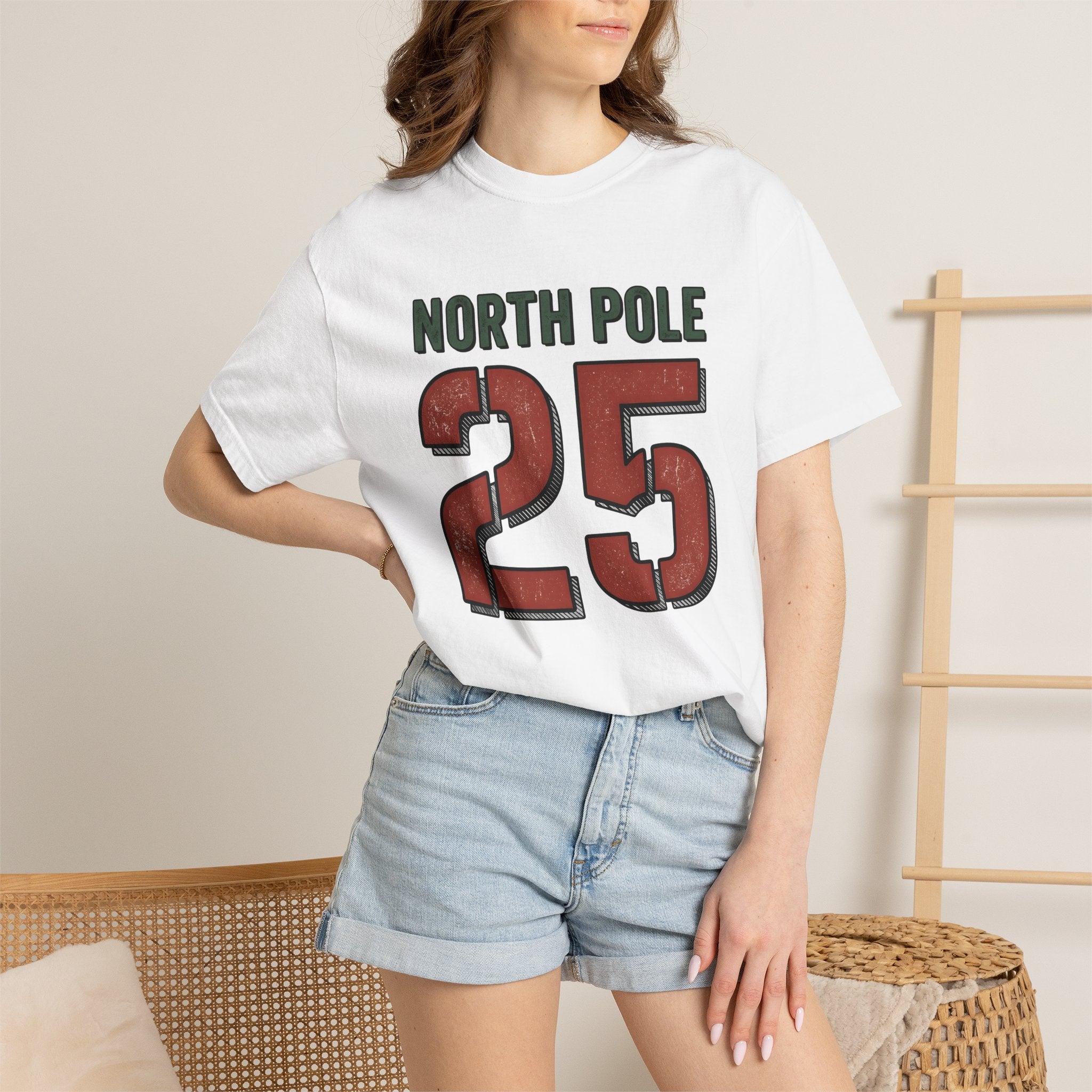 Old Figures Shirt Christmas Celebration Gift Women Weathered Tee Statues T-Shirt Christmas Fan Vintage Tshirt Party Graphic Nostalgic Strong