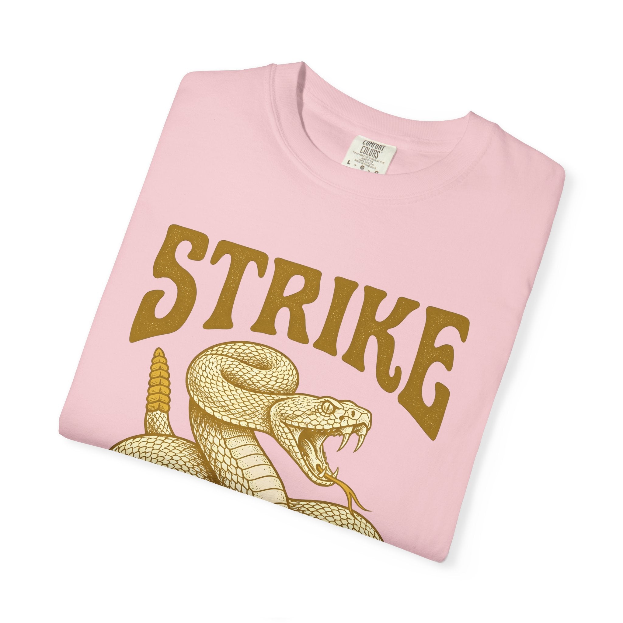 Rattlesnake Graphic Shirt Animal Outdoors Gift Women Vintage Tee Snake T-Shirt Wildlife Enthusiast Retro Tshirt Camping Graphic Hand Drawn