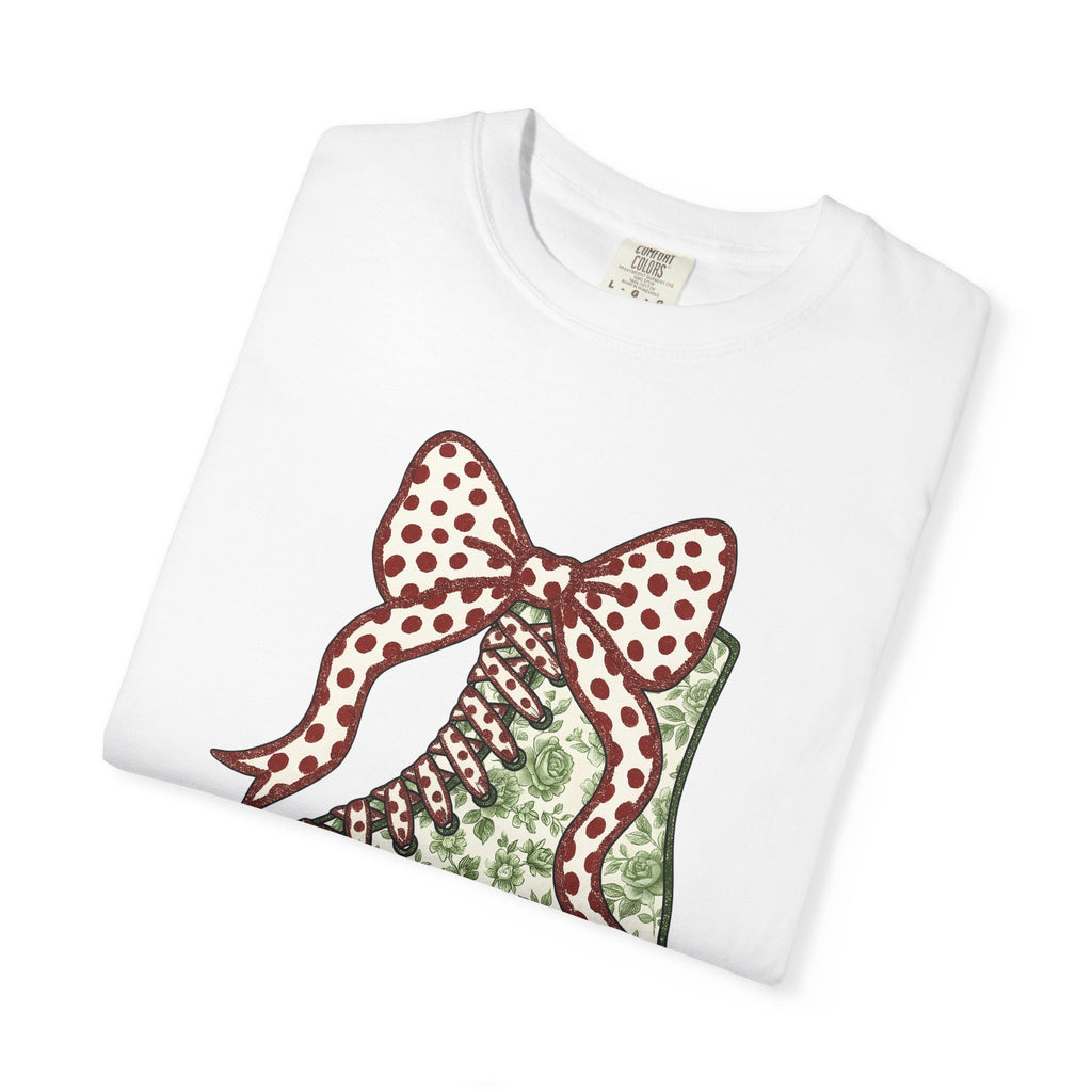 Ice Skating Shoe Shirt Christmas Frost Gift Women Nostalgic Tee Skate T-Shirt Xmas Fan Winter Tshirt Frosty Graphic Line Art Spotted Ribbon