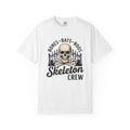 Skeleton Crossbones Shirt Halloween Gothic Gift Women Distressed Tee Skull And Crossbones T-Shirt Horror Fan Jolly Roger Tshirt Dark Graphic