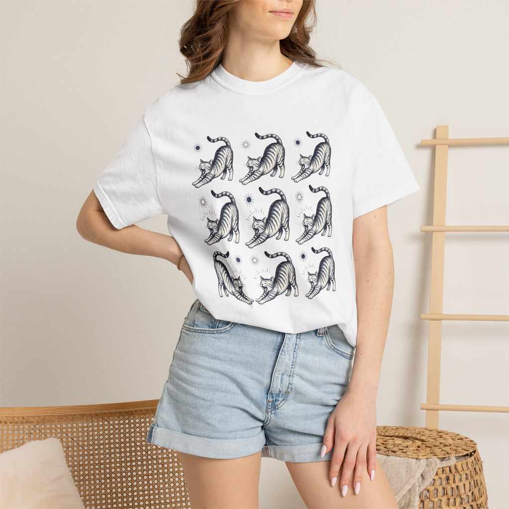 Stretching Feline Shirt Cat Critters Gift Women Classic Tee Cat T-Shirt Kitty Fan Vintage Tshirt Creature Graphic Outline Dawn Tshirt