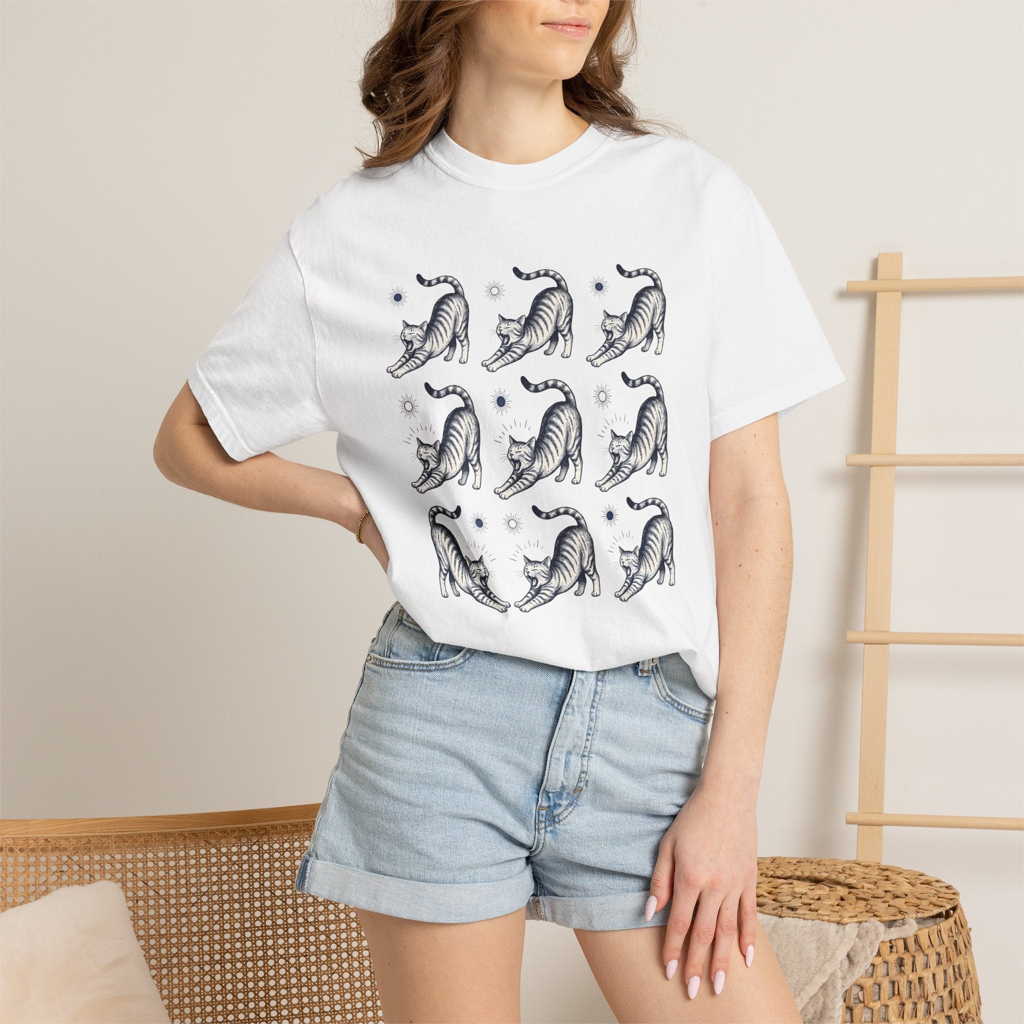 Stretching Feline Shirt Cat Critters Gift Women Classic Tee Cat T-Shirt Kitty Fan Vintage Tshirt Creature Graphic Outline Dawn Tshirt