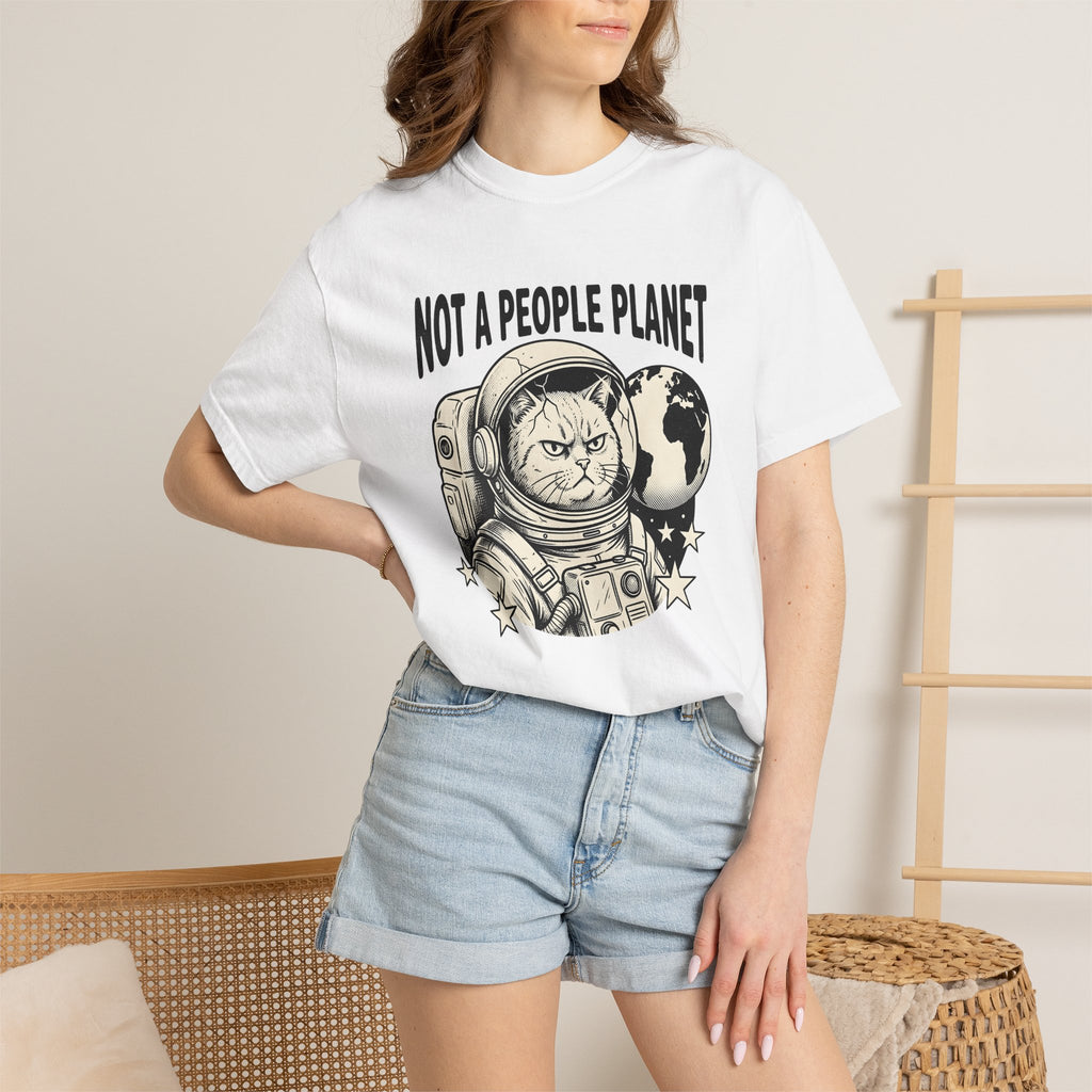 Astronaut Cat Shirt Cat Space Gift Women Bold Graphic Tee Space Cat T-Shirt Cat Fan Cosmic Tshirt Galaxy Graphic Vintage Stars Tshirt