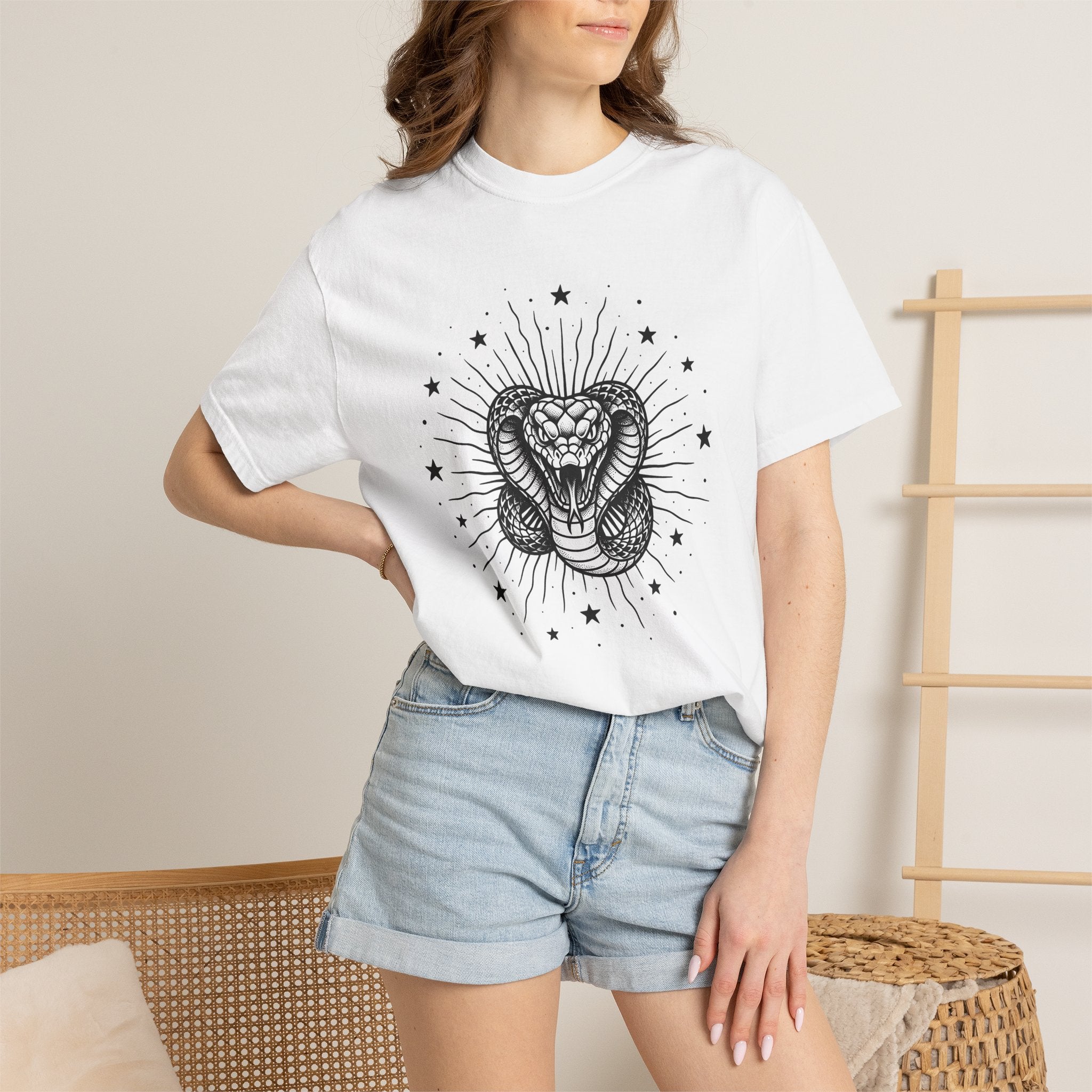 Serpent Art Shirt Boho Chic Zodiac Gift Women Line Art Tee Snake T-Shirt Bohemian Fan Minimalist Tshirt Astrology Graphic Hand Drawn Star