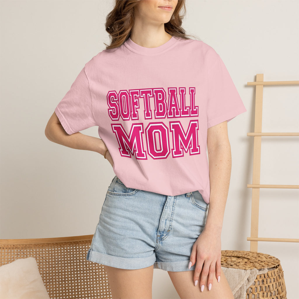 Varsity Text Shirt Moms Softball Gift Women Bold Tee Lettering T-Shirt Mom Fan Typography Tshirt Softball Graphic Retro Sports Theme Tshirt