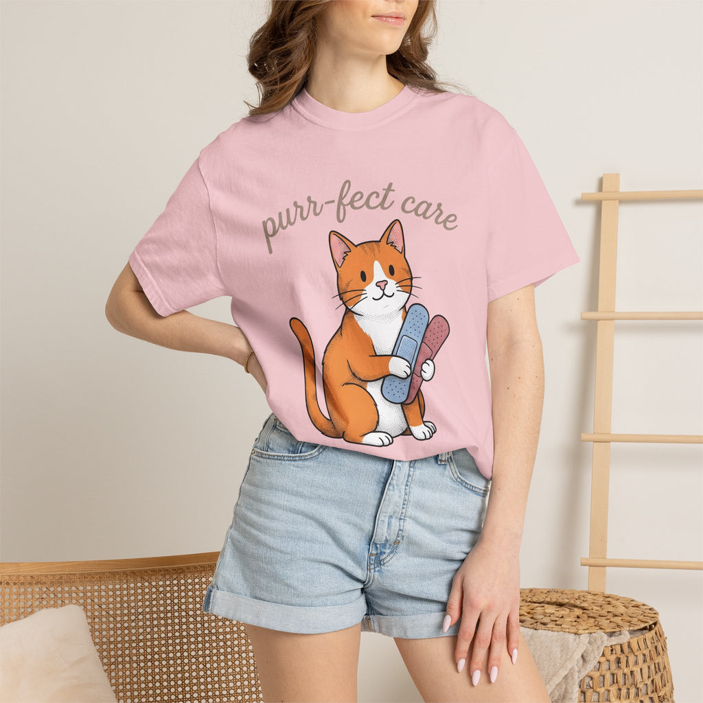 Kitty Wrap Shirt Nurse Mammal Gift Women Line Art Tee Kitty T-Shirt Healthcare Fan Minimalist Tshirt Animal Graphic Cartoonish Kitten Tshirt