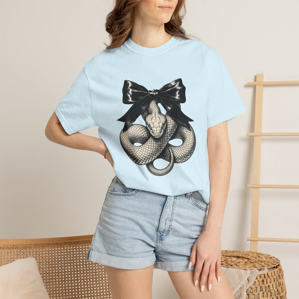 Serpent Bow Shirt Boho Chic Occult Gift Women Dark Tee Snake T-Shirt Bohemian Enthusiast Gothic Tshirt Mystic Graphic Retro Bow Tshirt