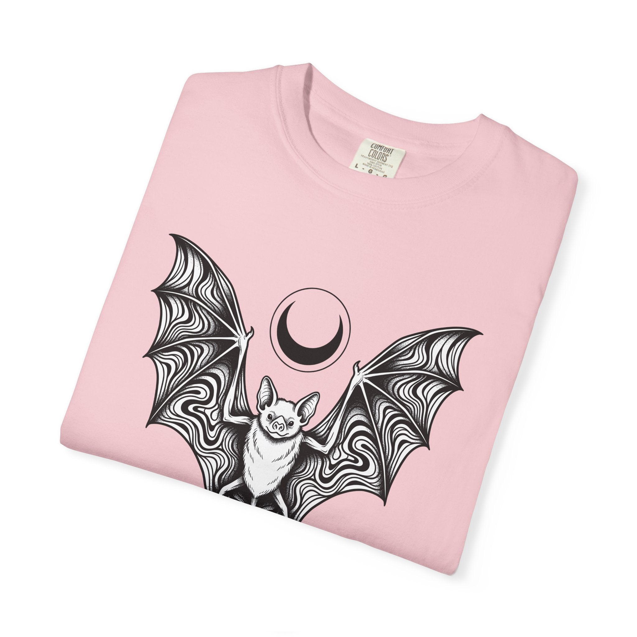 Bat Illustration Shirt Gothic Holiday Gift Women Dark Tee Flying Creature T-Shirt Goth Fan Grunge Tshirt Halloween Graphic Trippy Half Moon