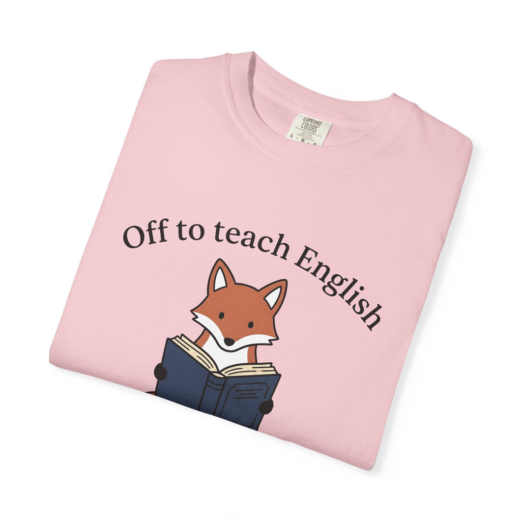 Fox Holding Book Shirt Teacher Wildlife Gift Women Kawaii Tee Vixen T-Shirt Educator Enthusiast Cute Tshirt Animal Graphic Comic Reading