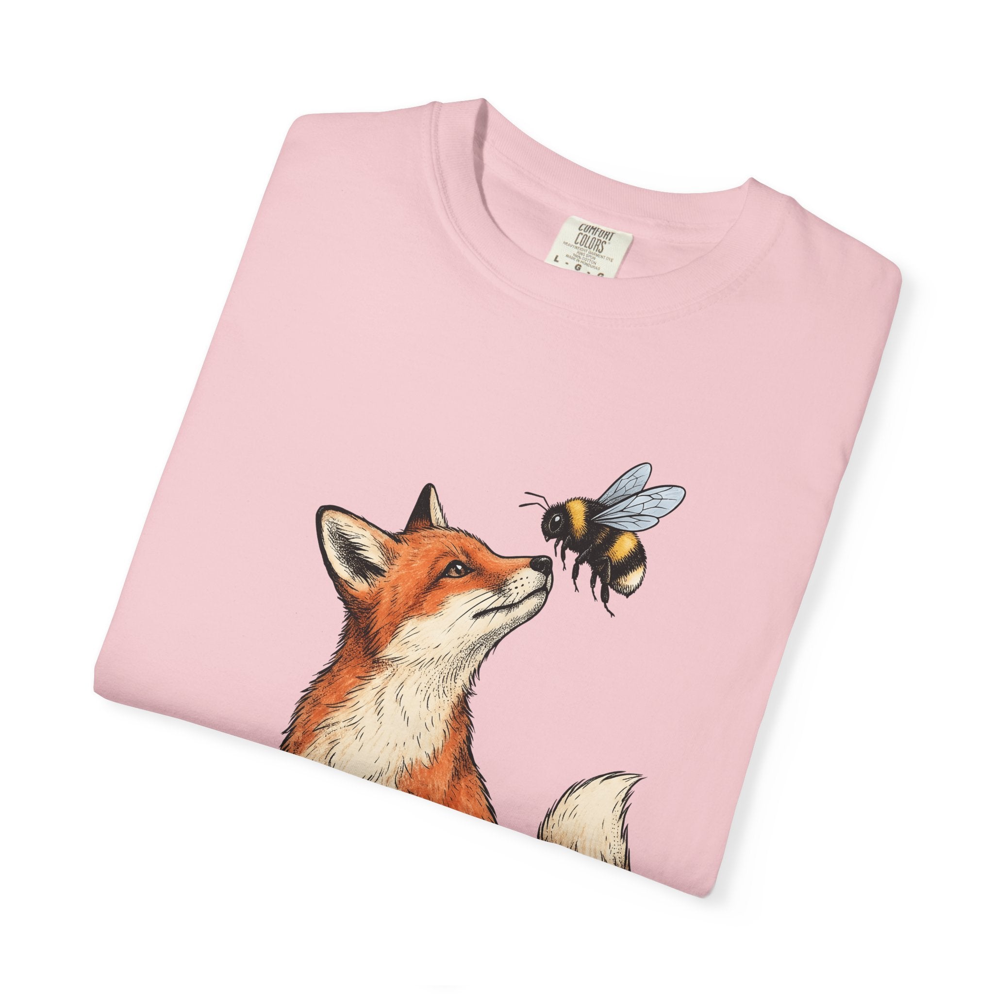 Fox Bee Shirt Animals Outdoors Gift Women Cartoon Tee Bee Fox T-Shirt Wildlife Fan Cartoonish Tshirt Nature Graphic Line Art Pollinator