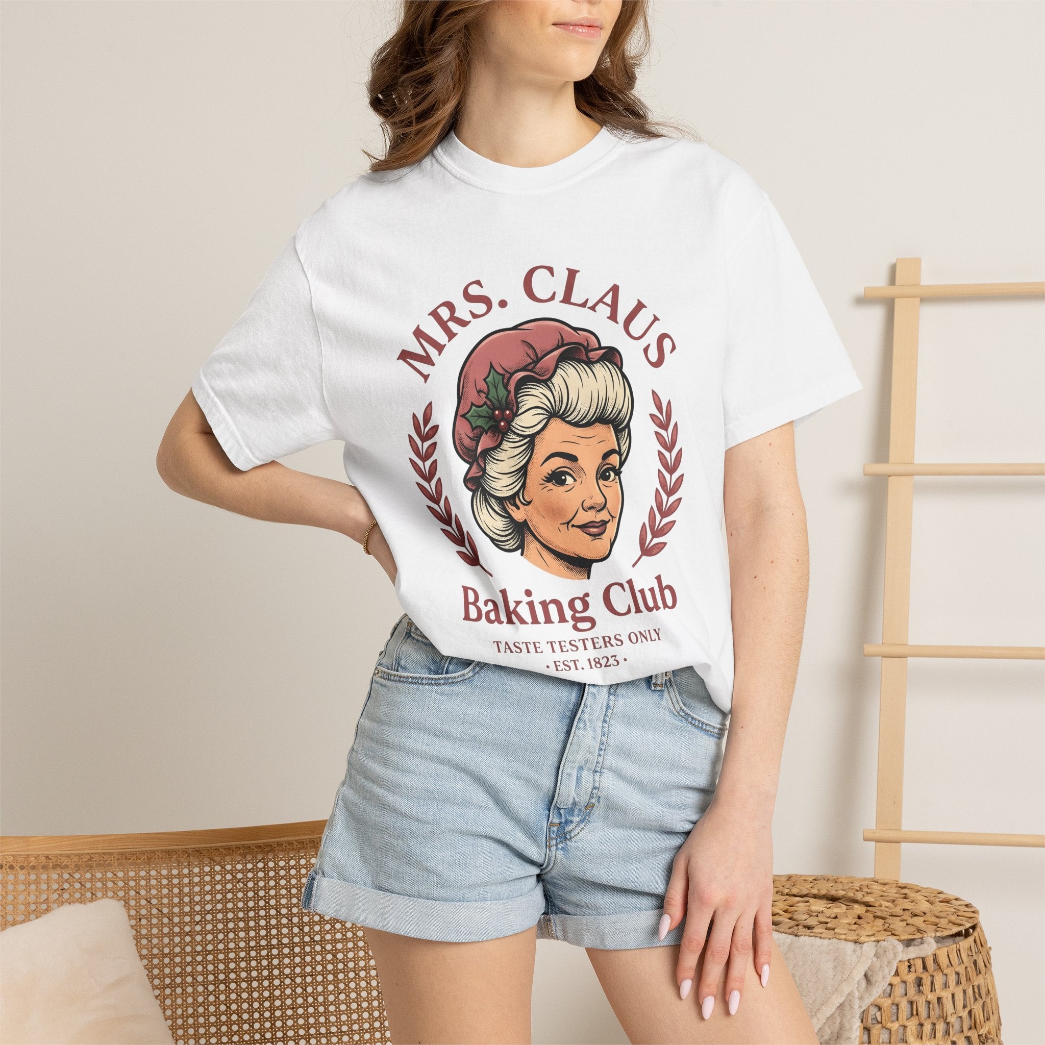 Mrs Claus Shirt Christmas Sweets Gift Women Hand Drawn Tee Santa Claus T-Shirt Xmas Fan Christmas Illustration Design Traditional Winter