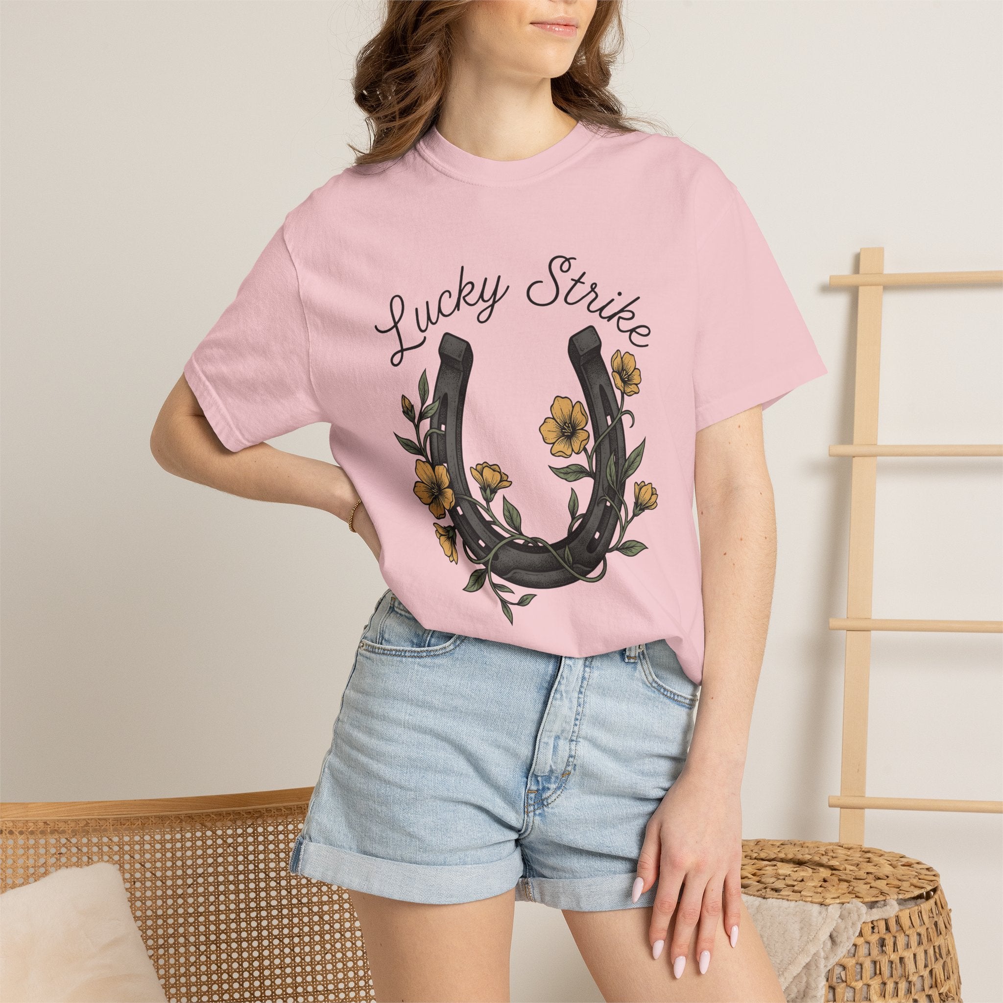 Horseshoe Bloom Shirt Boho Chic Fortune Gift Women Line Art Tee Lucky Clover T-Shirt Bohemian Fan Hand Drawn Tshirt Prosperity Graphic
