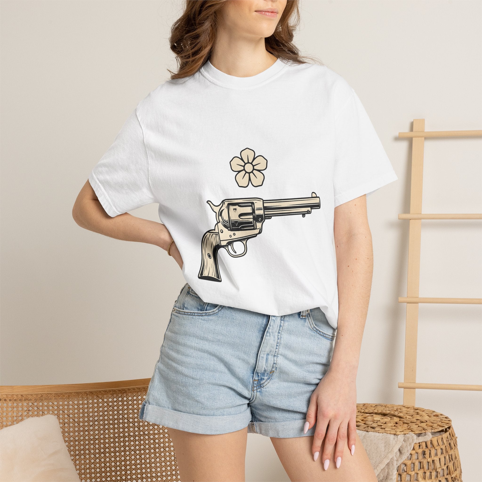 Western Pistol Shirt Cowgirl Cowboy Gift Women Retro Tee Handgun T-Shirt Cowgirl Fan Gunslinger Tshirt Cowboy Graphic Sketch Bloom Tshirt