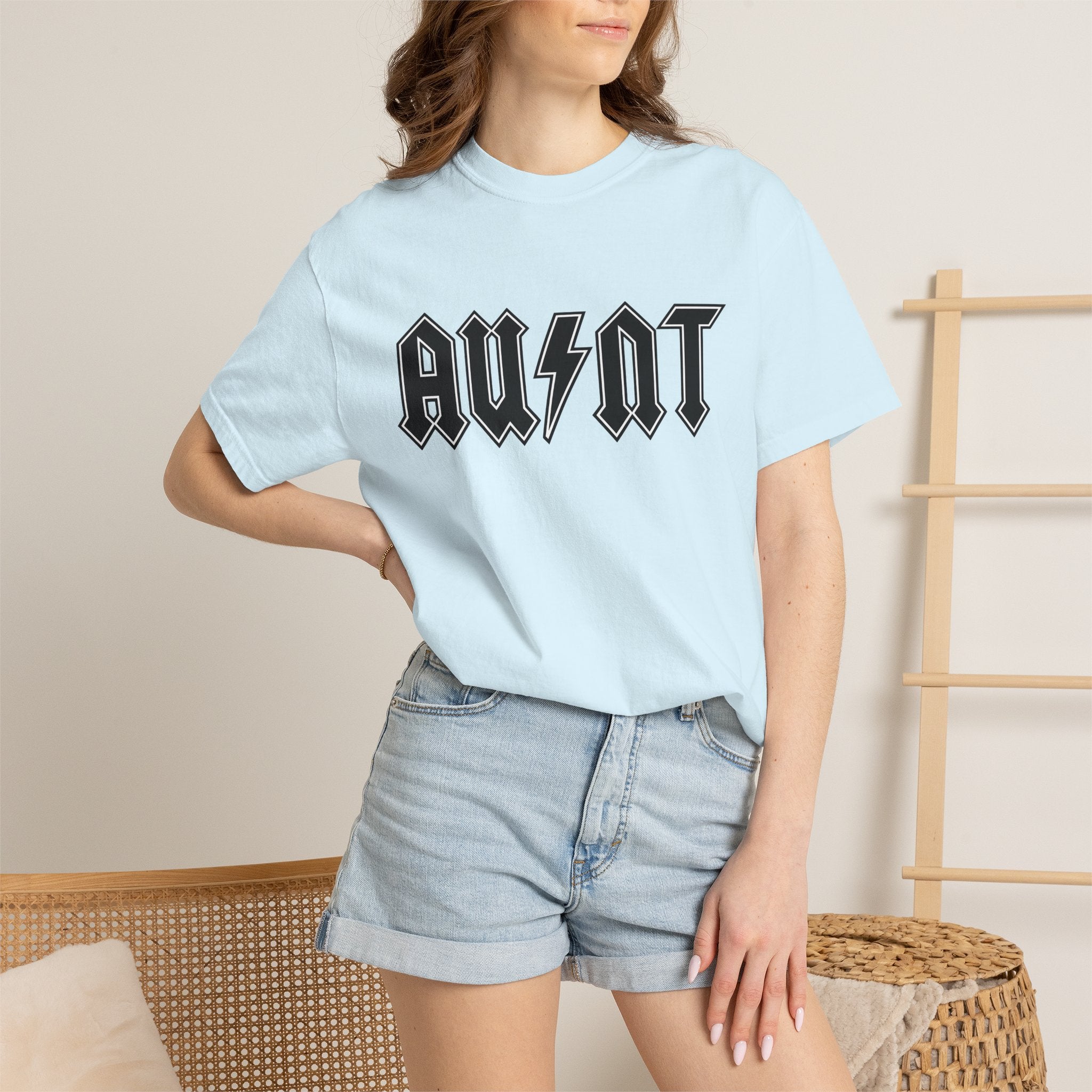 Bold Script Shirt Aunt Audio Gift Women Metal Tee Calligraphy T-Shirt Auntie Fan Gothic Tshirt Sound Graphic Old School Flash Bolt Tshirt