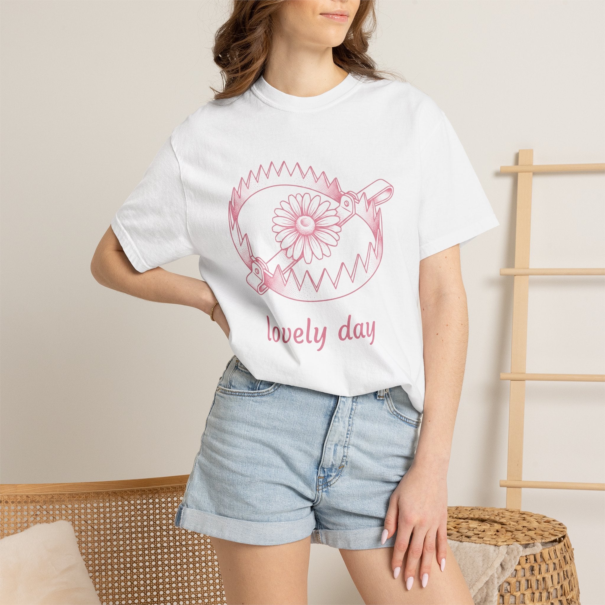 Daisy Bloom Catcher Shirt Boho Chic Style Gift Women Sketch Tee Flower Arranger T-Shirt Bohemian Fan Drawing Design Simple Flower Tshirt