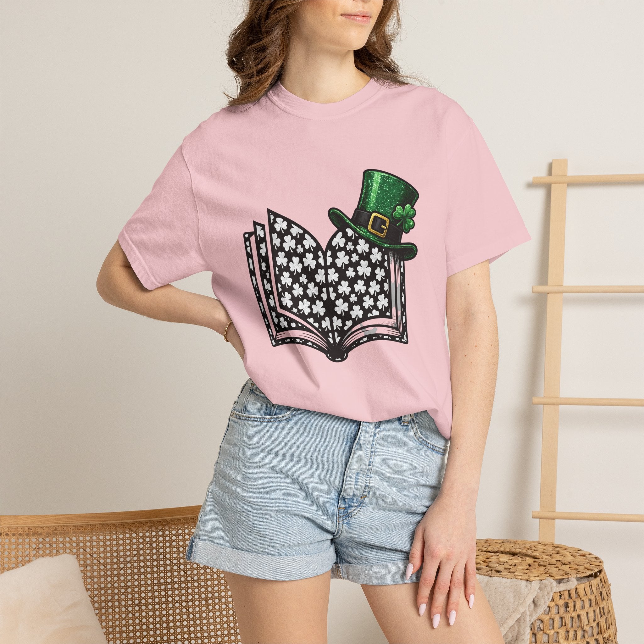 Open Book Shirt St Patrick's Day Books Gift Women Sparkle Tee Novel T-Shirt Shamrock Fan Glossy Graphic Tshirt Retro Leprechaun Hat Tshirt