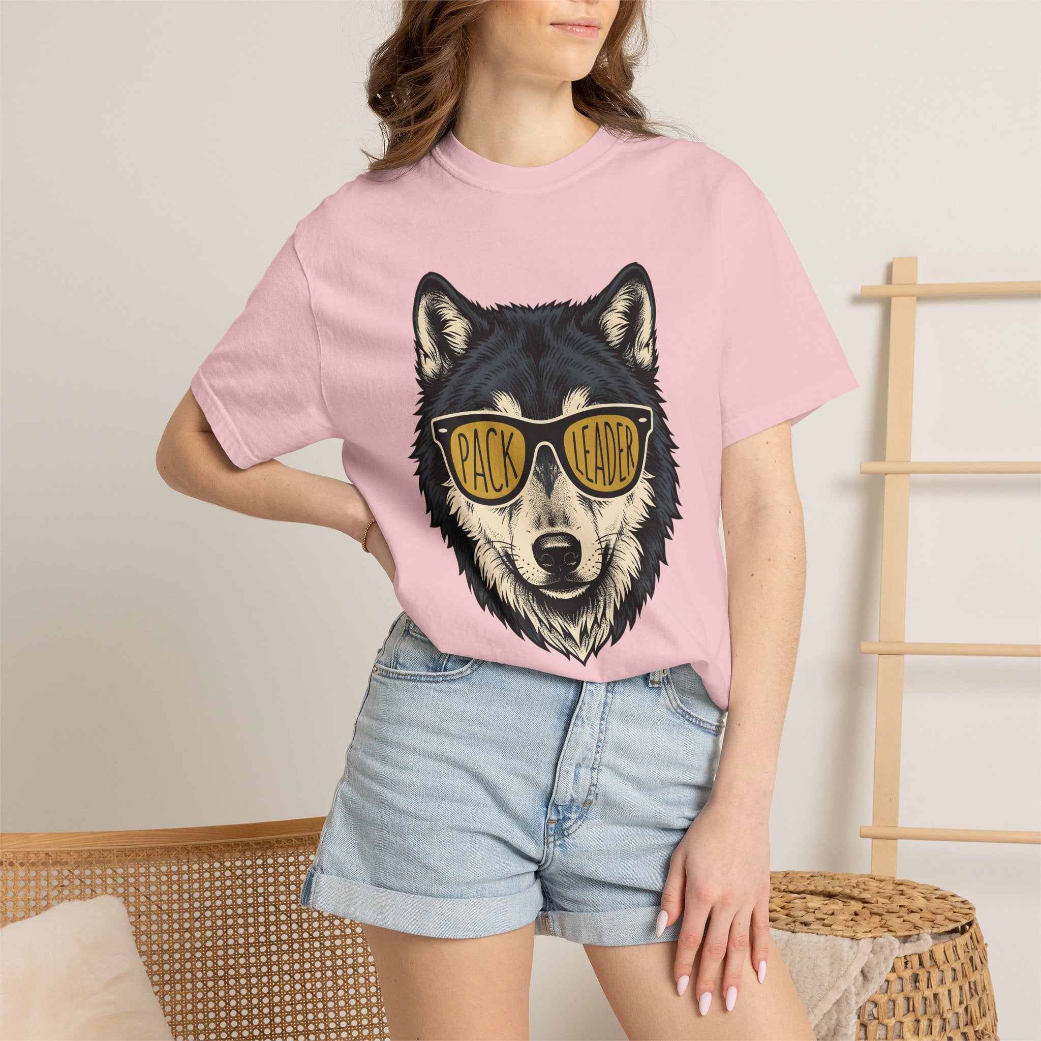 Wolf Sunglasses Shirt Mom Animal Gift Women Hand Drawn Tee Cool Wolf T-Shirt Mom Fan Illustrated Tshirt Wildlife Graphic Vintage Glasses
