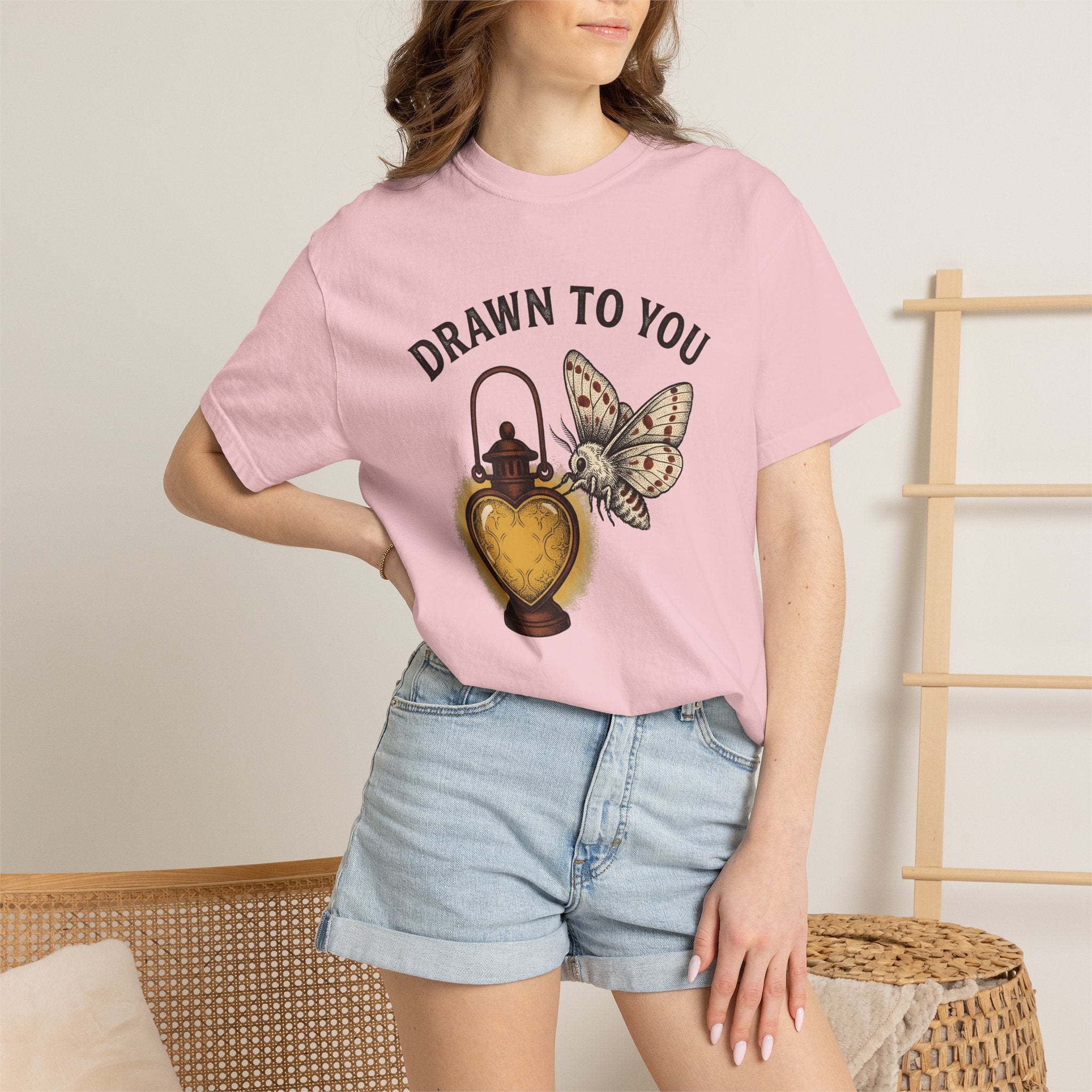 Moth Heart Lamp Shirt Valentine Romance Gift Women Shabby Chic Tee Lamp T-Shirt Love Fan Distressed Tshirt Love Graphic Doodle Glowing