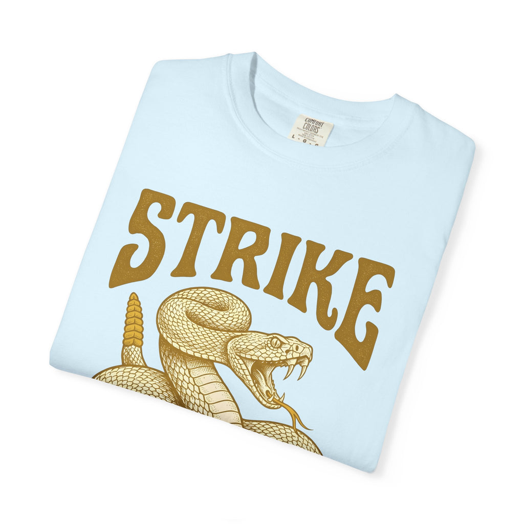Rattlesnake Graphic Shirt Animal Outdoors Gift Women Vintage Tee Snake T-Shirt Wildlife Enthusiast Retro Tshirt Camping Graphic Hand Drawn