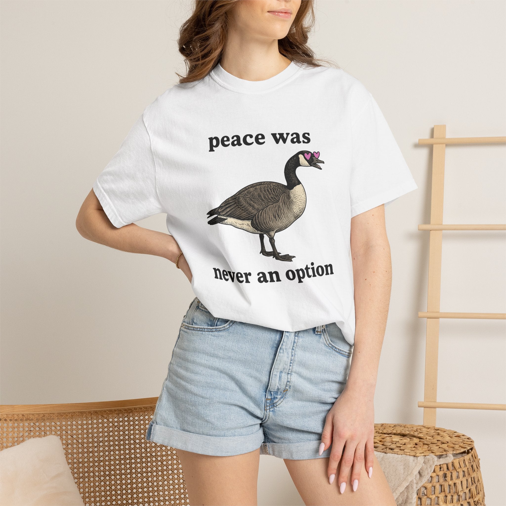 Goose Graphic Shirt Animals Humor Gift Women Vintage Tee Goose T-Shirt Wildlife Fan Retro Tshirt Comedy Graphic Hand Drawn Heart Eyes Tshirt