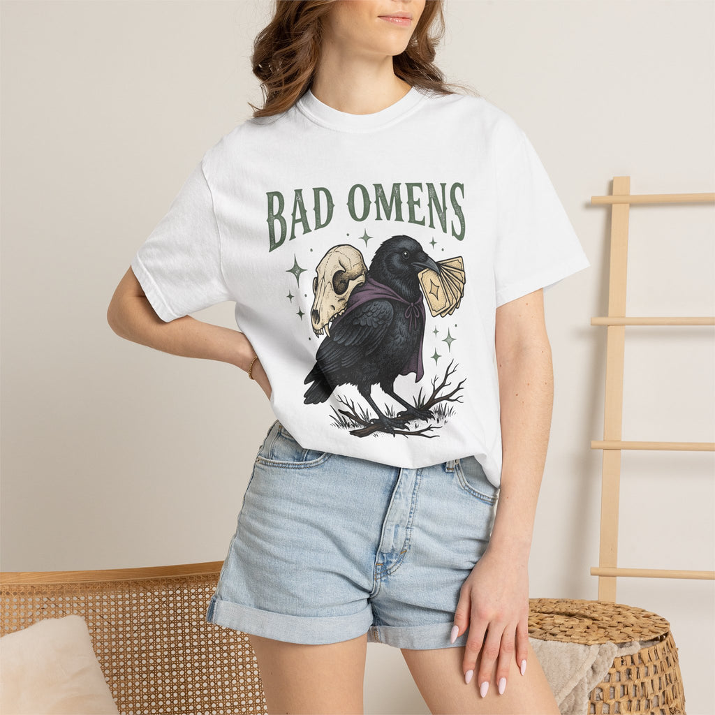 Raven Head Shirt Halloween Mysticism Gift Women Horror Tee Crow T-Shirt Horror Fan Creepy Tshirt Spiritual Graphic Distressed Tarot Deck