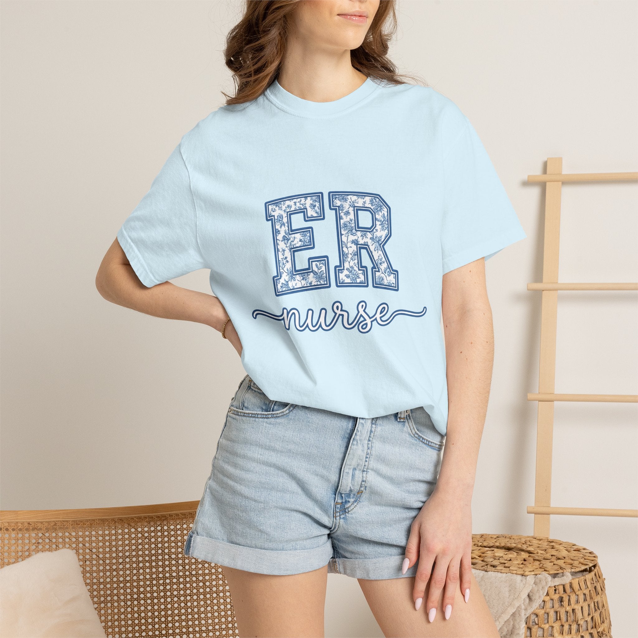 Floral Varsity Letters Shirt Nurse Medical Gift Women Vintage Tee Letterman T-Shirt Healthcare Enthusiast Retro Tshirt Health Graphic
