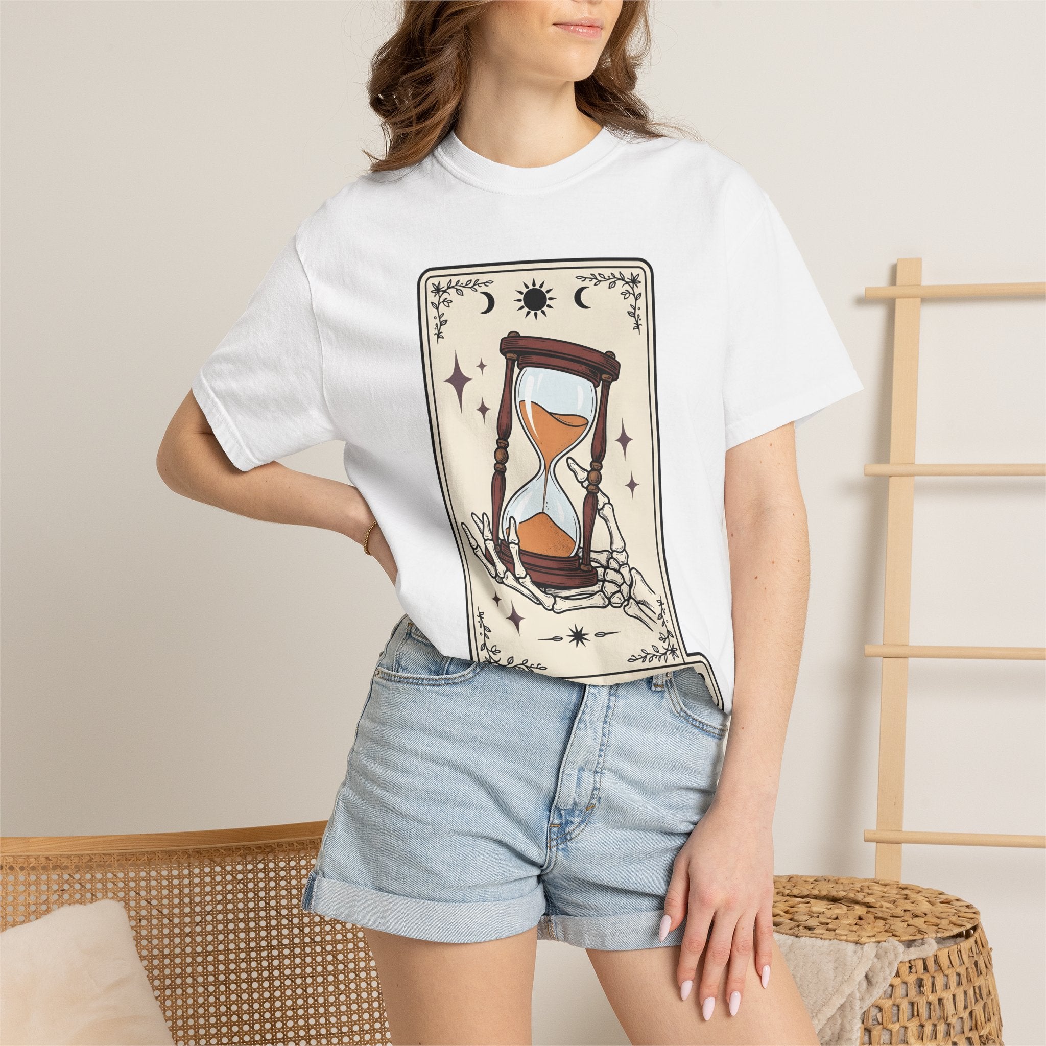 Skull Hand Timer Shirt Boho Chic Gothic Gift Women Spiritual Tee Hourglass T-Shirt Bohemian Enthusiast Mystical Tshirt Dark Graphic Retro