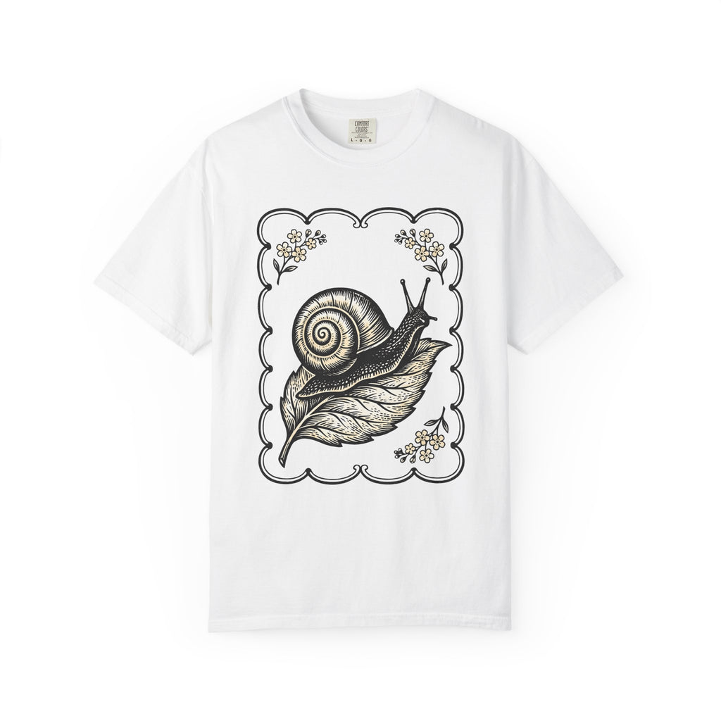 Snail Leaf Shirt Animals Botanical Gift Women Vintage Tee Slug T-Shirt Wildlife Fan Retro Tshirt Floral Graphic Hand Drawn Blossom Tshirt