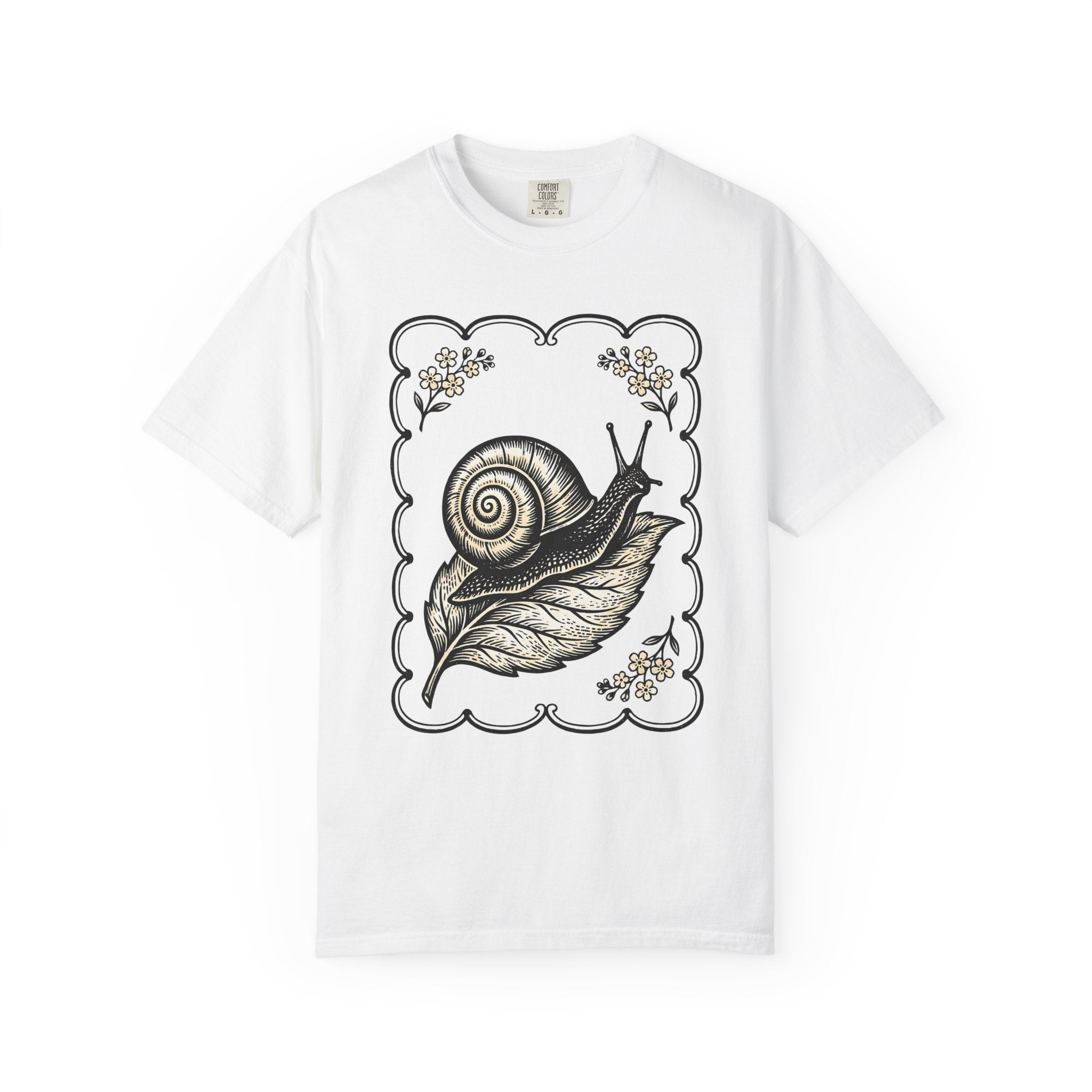 Snail Leaf Shirt Animals Botanical Gift Women Vintage Tee Slug T-Shirt Wildlife Fan Retro Tshirt Floral Graphic Hand Drawn Blossom Tshirt