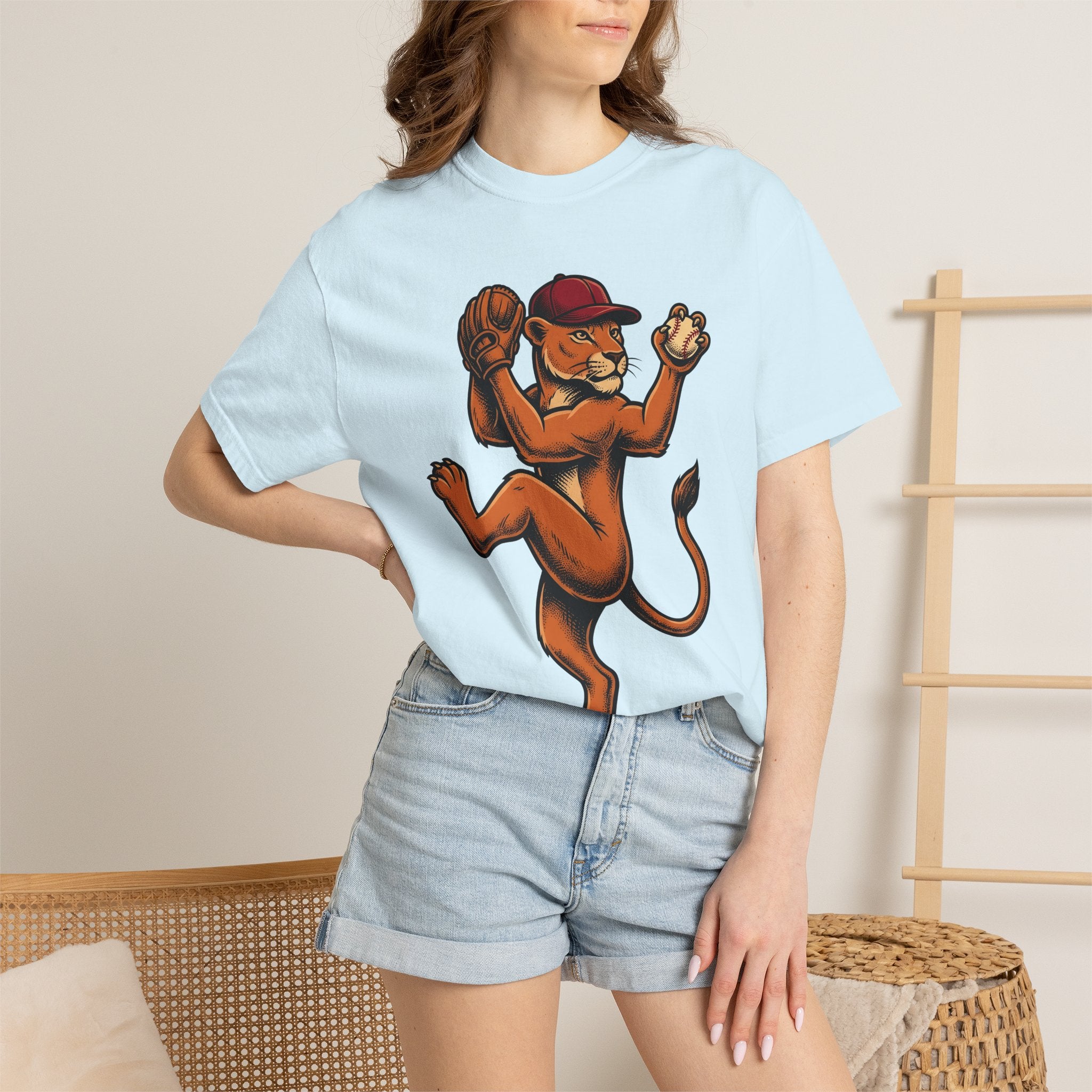 Lion Baseball Player Shirt Moms Recreation Gift Women Line Art Tee Lion T-Shirt Motherhood Fan Minimalist Tshirt Leisure Graphic Classic