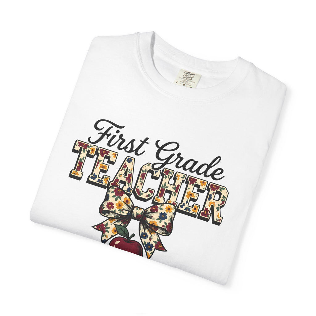 Apple Books Bow Shirt Teacher School Gift Women Floral Tee Book T-Shirt Educator Enthusiast Botanical Tshirt Classroom Graphic Retro Stacked