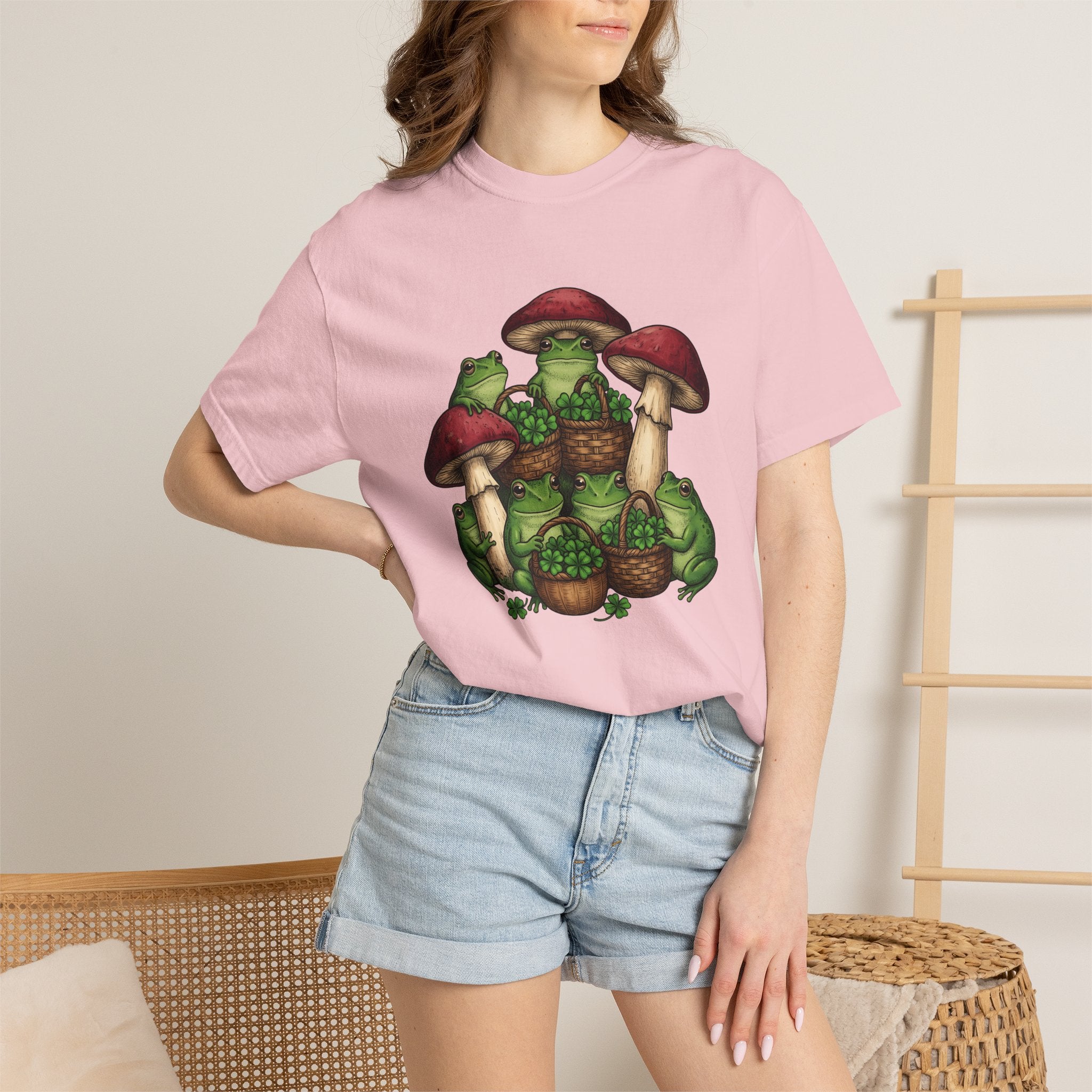Frog Lucky Leaf Shirt St Patrick's Day Plants Gift Women Cartoon Tee Toad T-Shirt Luck Fan Comic Tshirt Floral Graphic Sketch Cap Mushroom