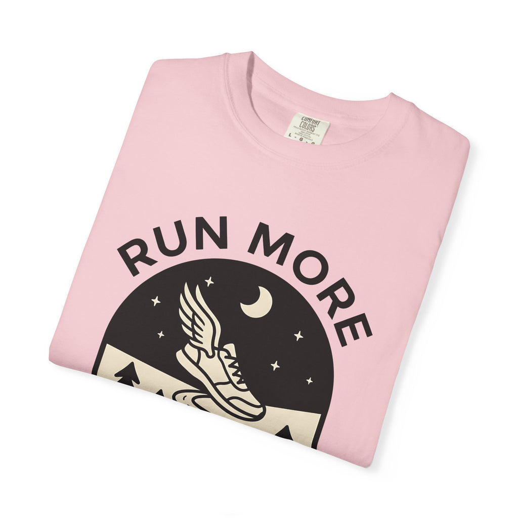 Winged Running Shoe Shirt Sports Outdoors Gift Women Minimalist Tee Flying Shoe T-Shirt Athlete Enthusiast Simple Tshirt Nature Graphic