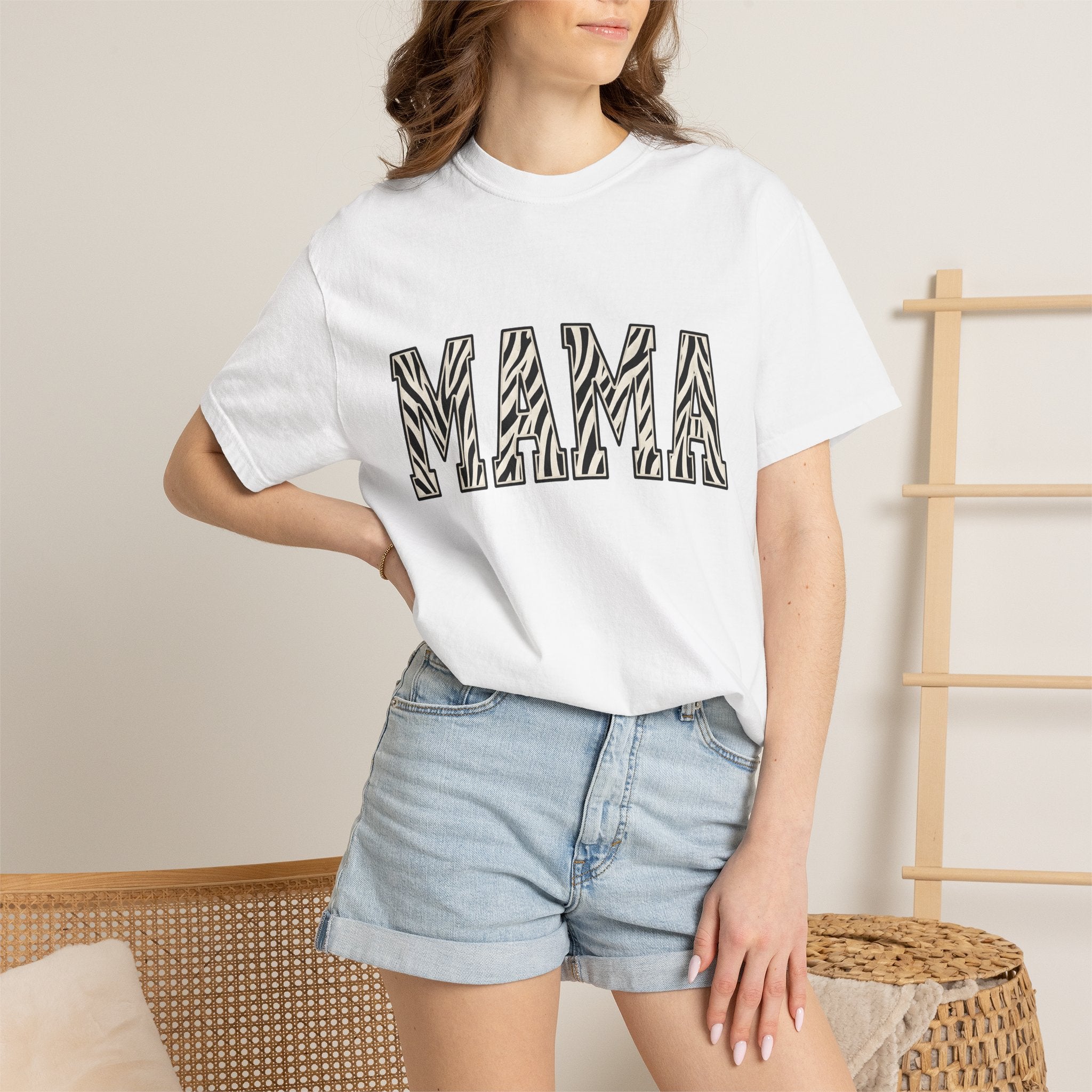 Striped Animal Text Shirt Moms Creatures Gift Women Thick Tee Animal Print T-Shirt Motherhood Fan Vintage Tshirt Wildlife Graphic Old School