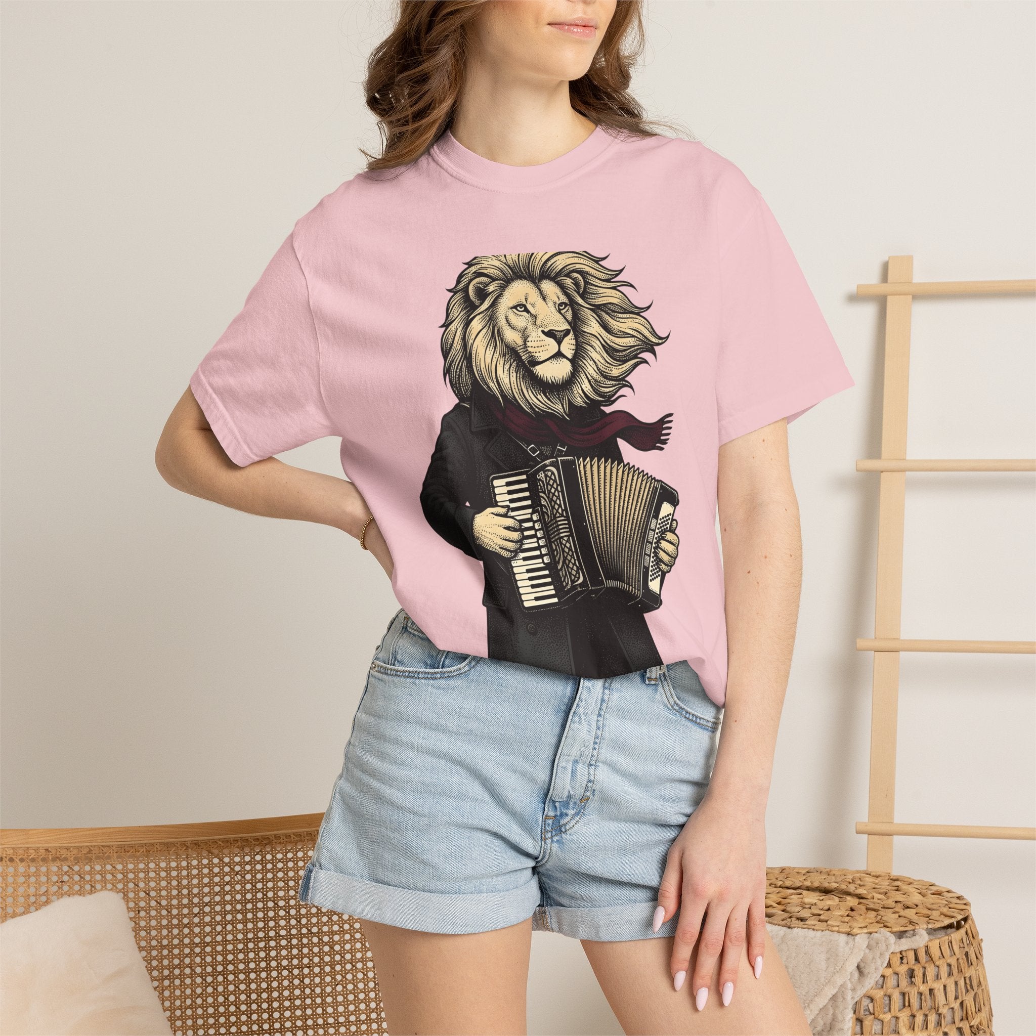 Lion Entertainer Shirt Animals Audio Gift Women Antique Tee Lion Tamer T-Shirt Wildlife Fan Vintage Tshirt Sound Graphic Cartoon Button
