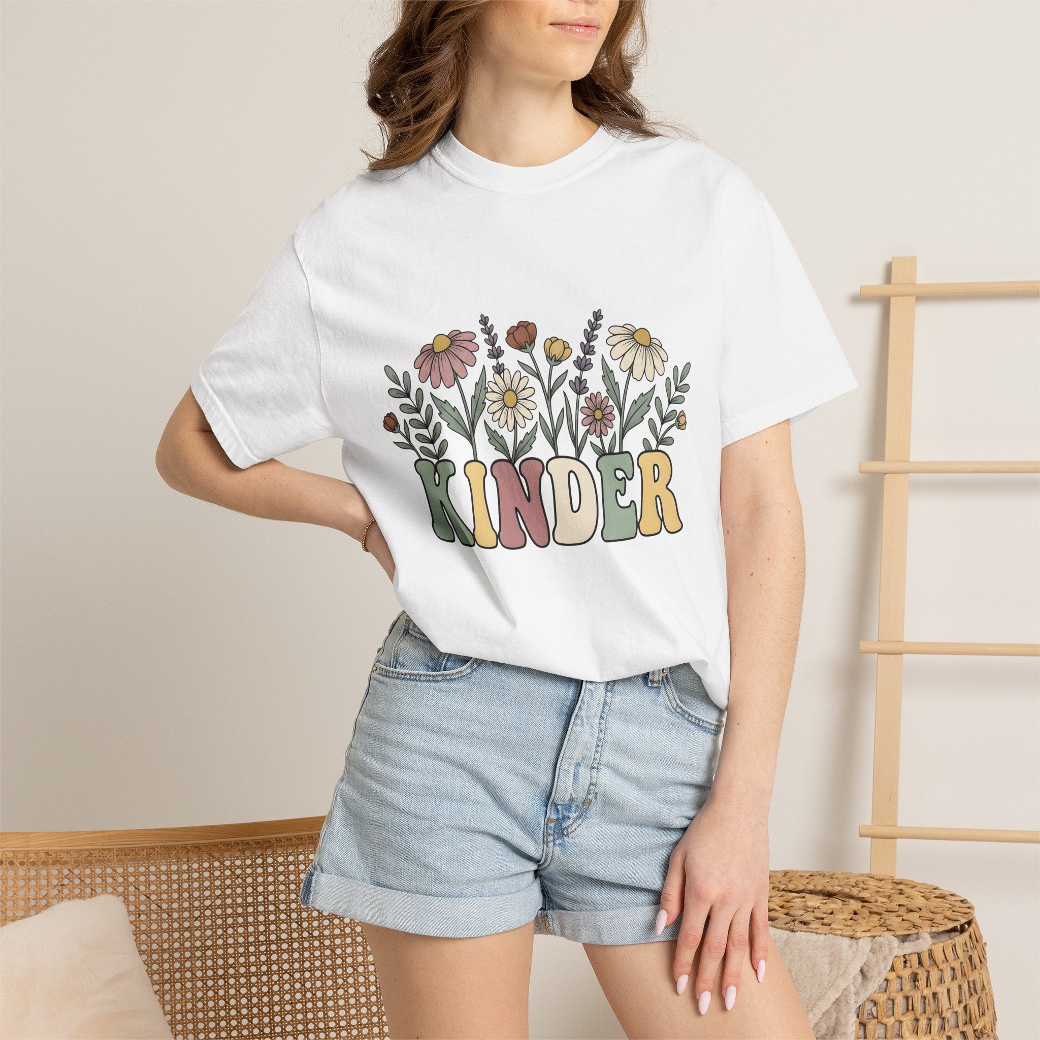 Daisy Flower Graphic Shirt Teacher Positivity Gift Women Boho Tee Flower T-Shirt Educator Enthusiast Hippie Tshirt Optimistic Graphic Retro