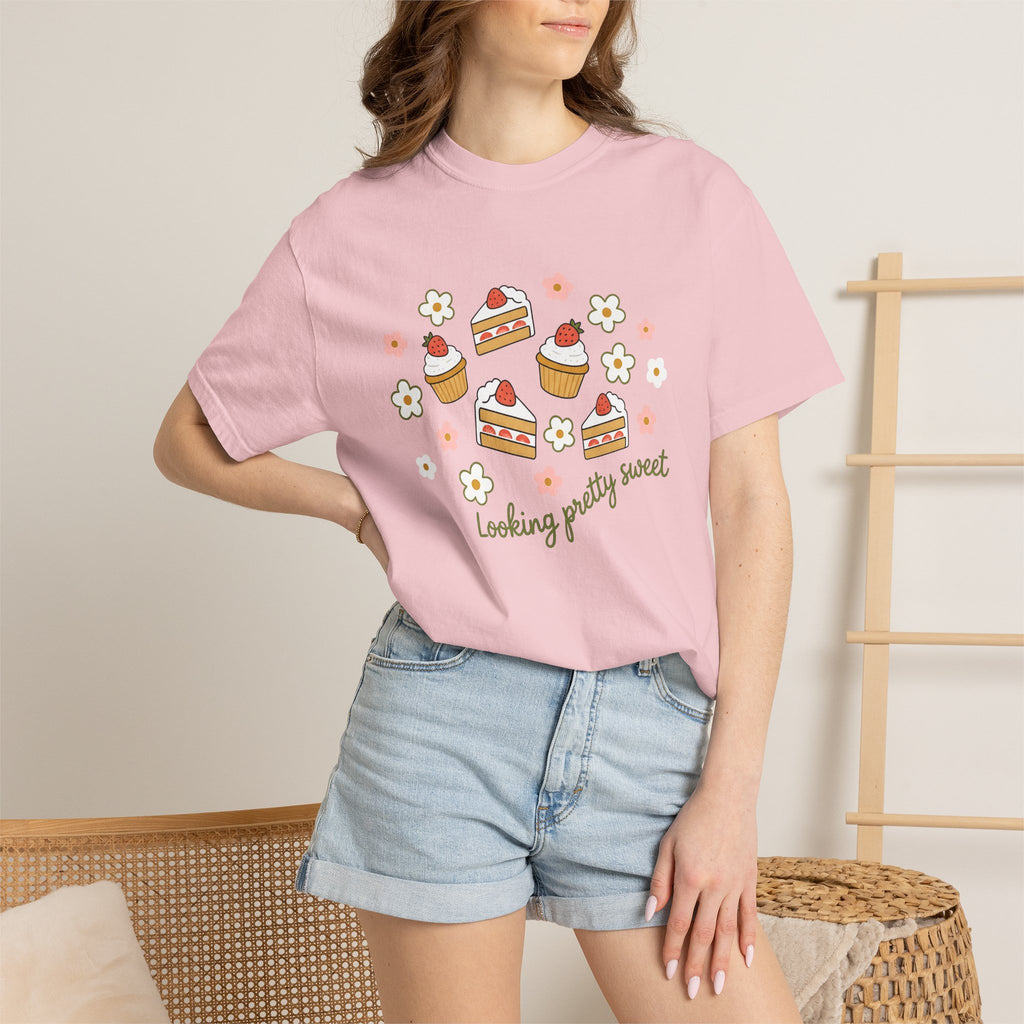 Strawberry Cake Shirt Desserts Pastry Gift Women Cute Tee Birthday Cake T-Shirt Sweets Fan Cute Tshirt Bakery Graphic Sketch Cupcake Tshirt