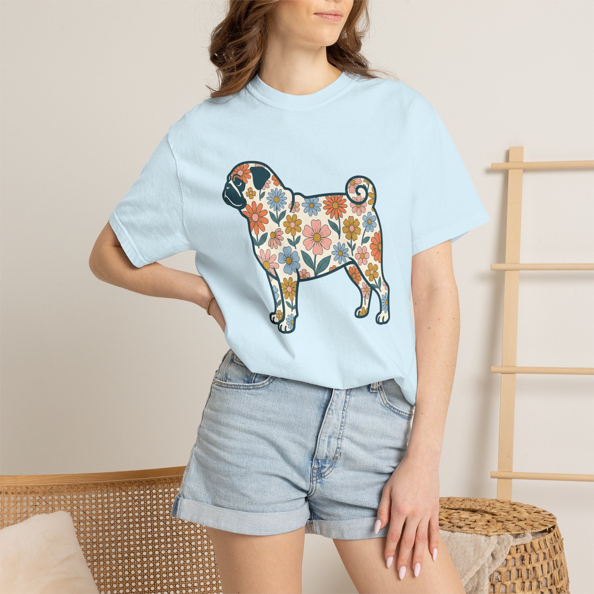 Pug Dog Shirt Dog Floral Gift Women Floral Graphic Tee Puggle T-Shirt Dog Fan Graphic Tshirt Botanical Illustration Retro Daisy Tshirt