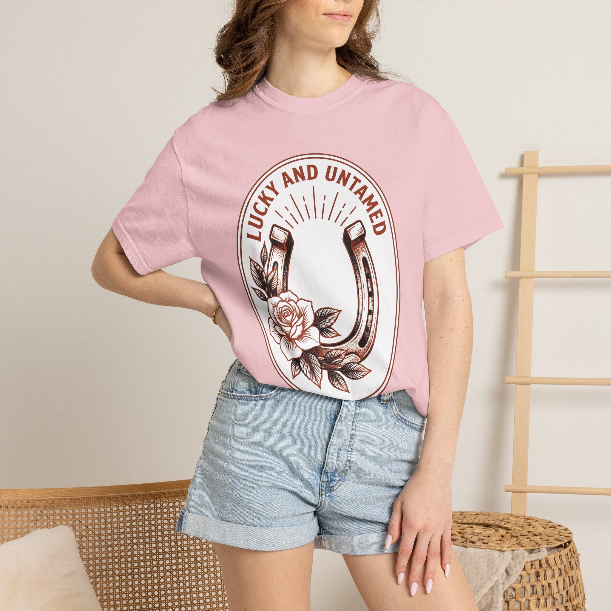 Horseshoe Rose Shirt Cowgirl Western Gift Women Vintage Tee Rose T-Shirt Rodeo Fan Retro Tshirt Country Graphic Hand Drawn Floral Tshirt