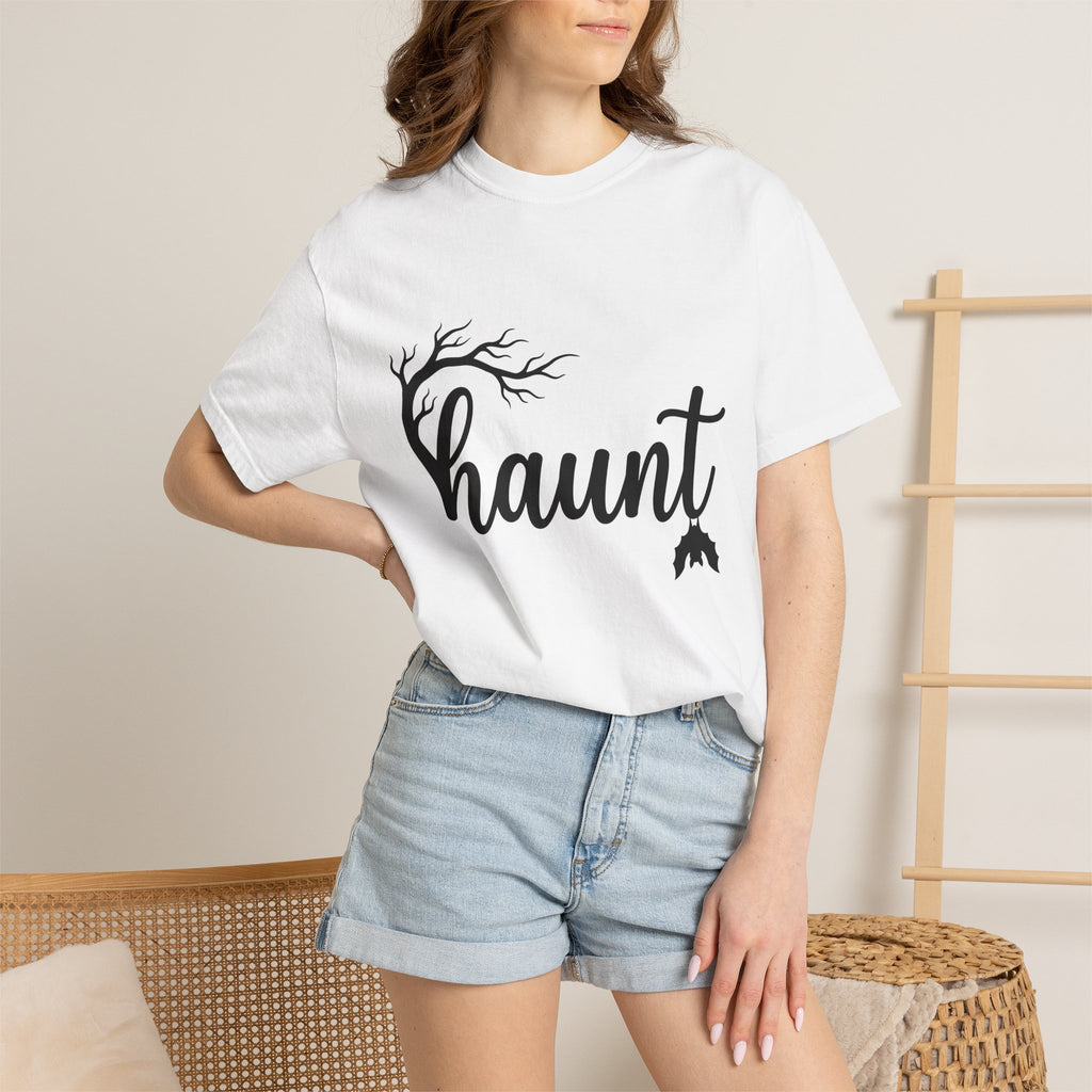 Haunted Tree Shirt Halloween Thriller Gift Women Dark Tee Ghost Tree T-Shirt Horror Fan Spooky Tshirt Suspense Graphic Simple Flying Bat