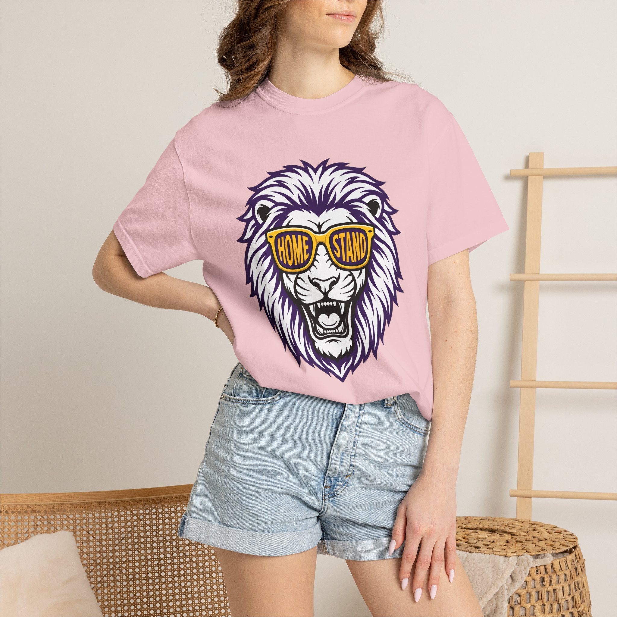 Lion Sunglasses Shirt Animals Sports Gift Women Bold Graphic Tee Lion T-Shirt Wildlife Fan Graphic Tshirt Athlete Graphic Retro Teeth Tshirt