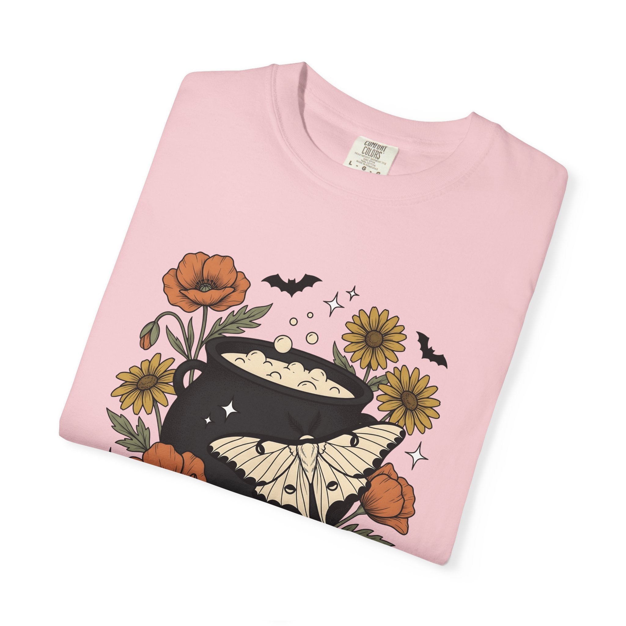 Magic Pot Shirt Halloween Sorcery Gift Women Bohemian Tee Cauldron T-Shirt Spooky Fan Witchcraft Tshirt Magic Graphic Retro Luna Butterfly