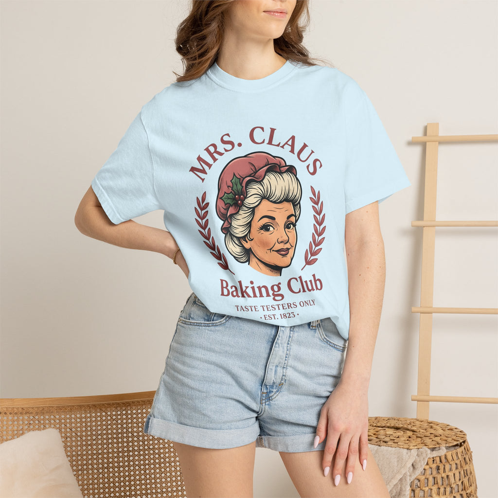 Mrs Claus Shirt Christmas Sweets Gift Women Hand Drawn Tee Santa Claus T-Shirt Xmas Fan Christmas Illustration Design Traditional Winter
