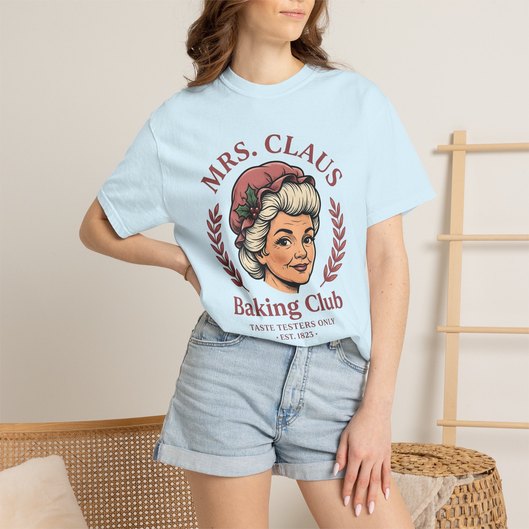 Mrs Claus Shirt Christmas Sweets Gift Women Hand Drawn Tee Santa Claus T-Shirt Xmas Fan Christmas Illustration Design Traditional Winter