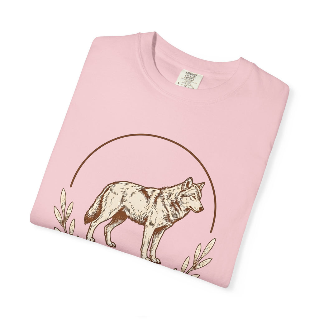 Wolf Graphic Shirt Animals Nature Gift Women Vintage Tee Wolf T-Shirt Wildlife Fan Retro Tshirt Wilderness Graphic Hand Drawn Laurel Tshirt