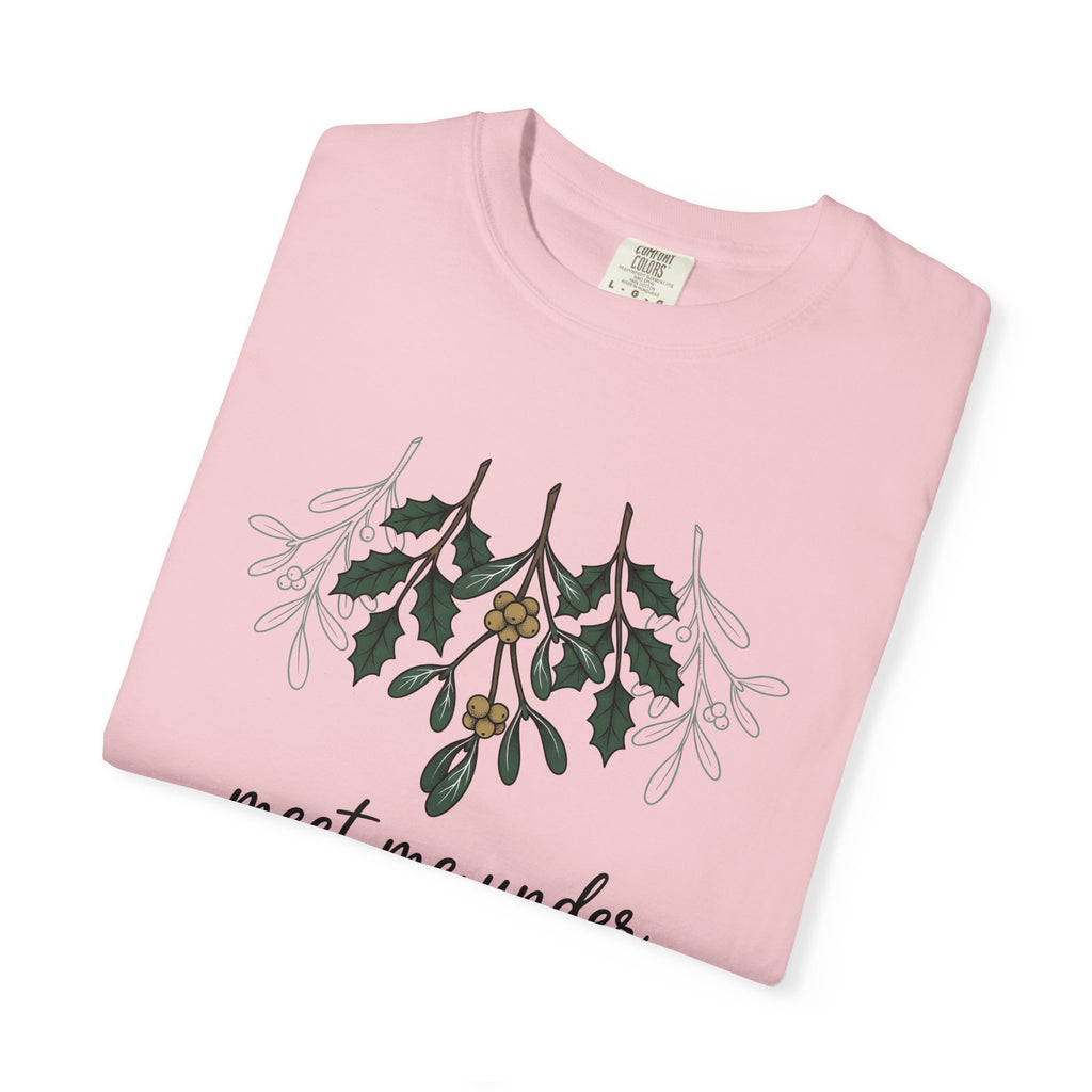 Mistletoe Stalk Shirt Christmas Winter Gift Women Cartoon Tee Kissing Ball T-Shirt Xmas Fan Holiday Graphic Tshirt Traditional Holly