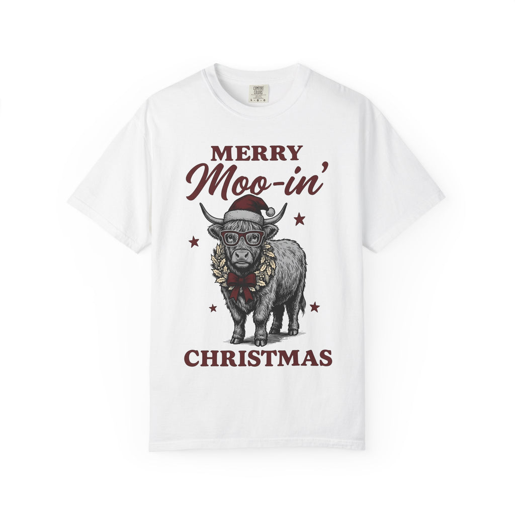 Highland Cow Shirt Christmas Farm Gift Women Hand Drawn Tee Cow T-Shirt Xmas Fan Illustrated Tshirt Ranch Graphic Vintage Santa Hat Tshirt