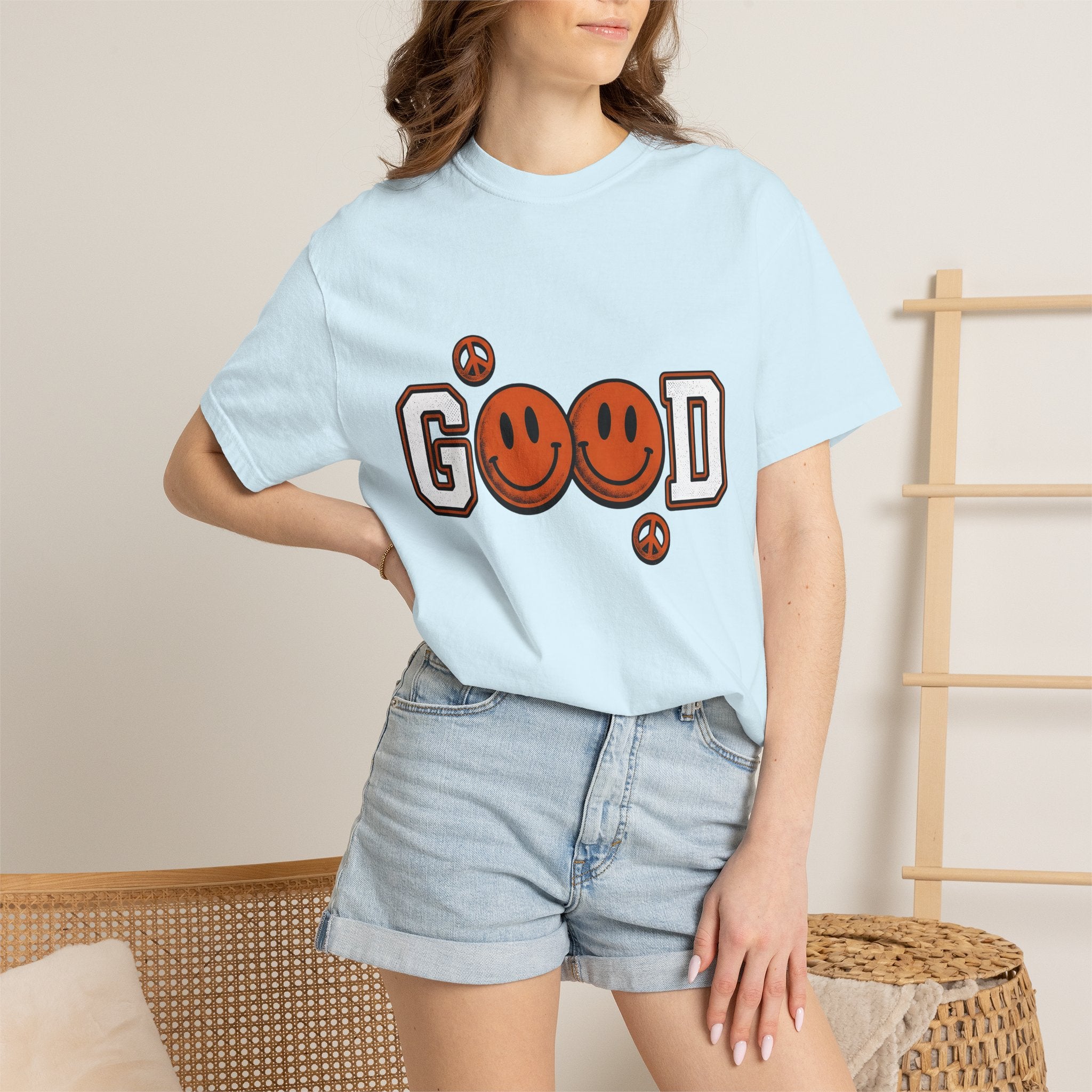 Smile Face Shirt St. Valentine's Day Motivation Gift Women Old School Tee Smiley T-Shirt Valentine Fan Retro Tshirt Inspirational Graphic