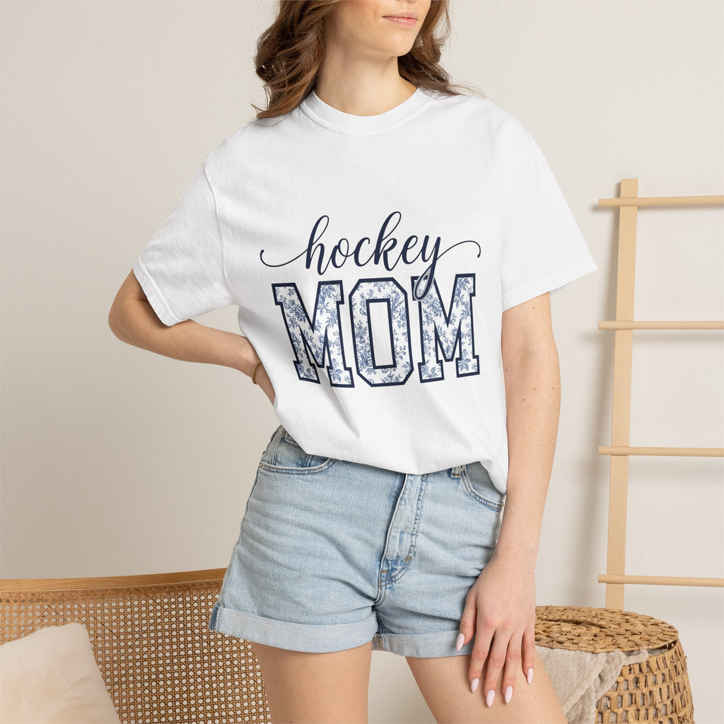 Flower Varsity Letters Shirt Mom Athletics Gift Women Retro Tee Letterman T-Shirt Mother Fan Vintage Tshirt Sports Graphic Sketch Floral